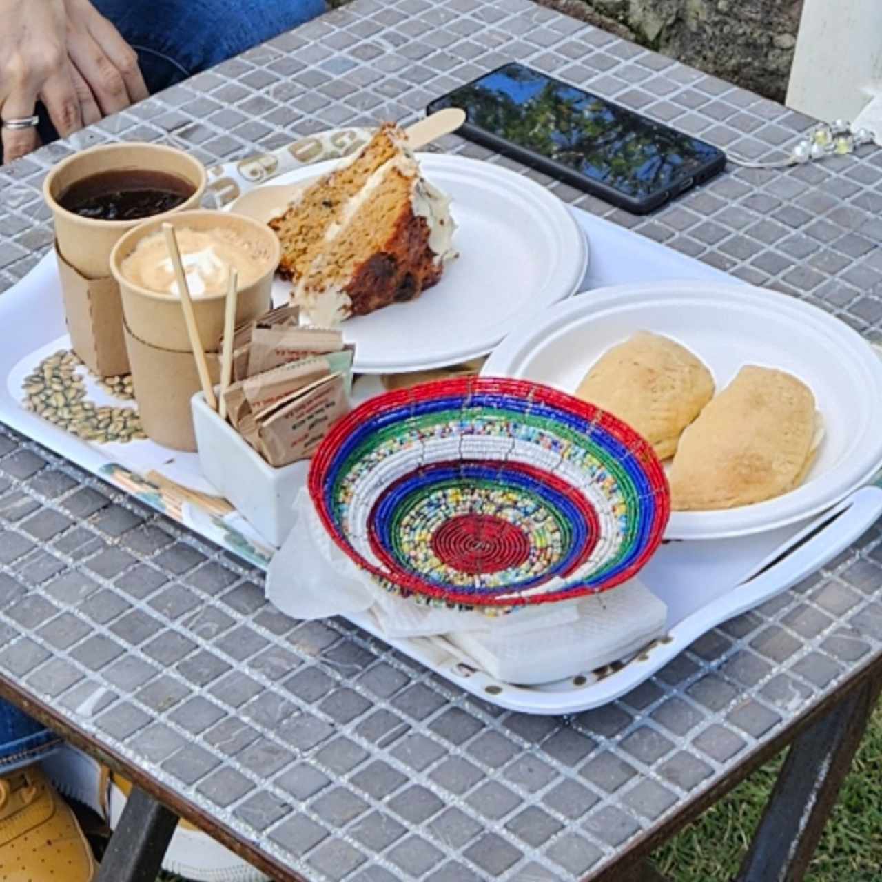 cafe, capuchino dulces y empanadas 