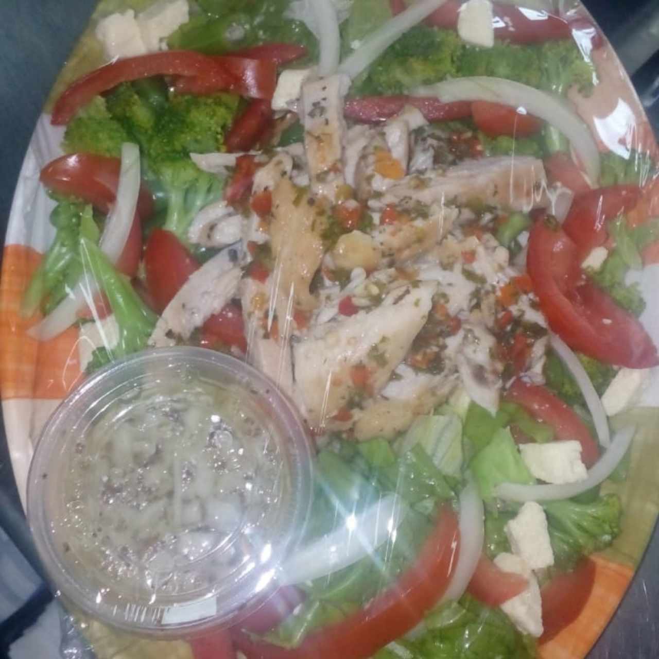 ensalada de vegetales con pollo