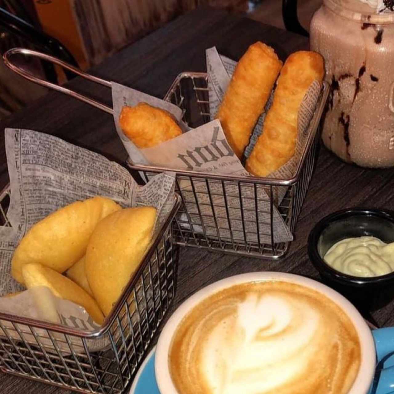 empanadas de ropa vieja,tequeños y un rico cafe