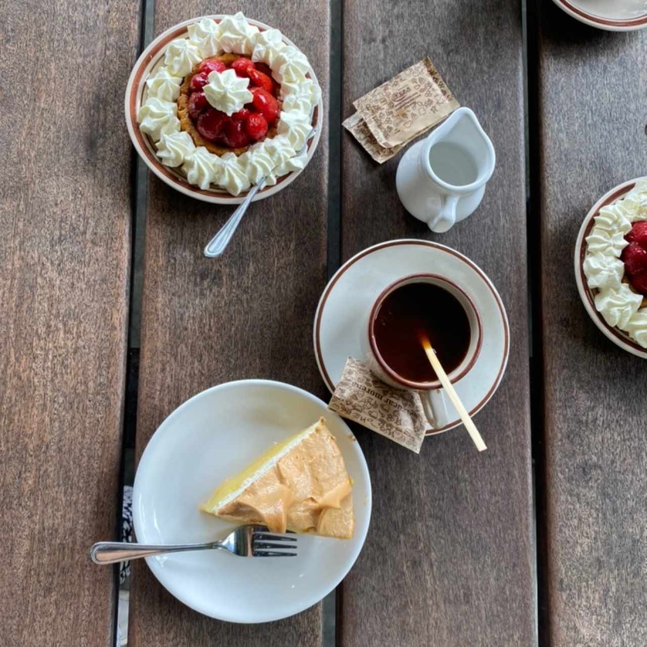 Tartaleta de fresa, café y pie de limón