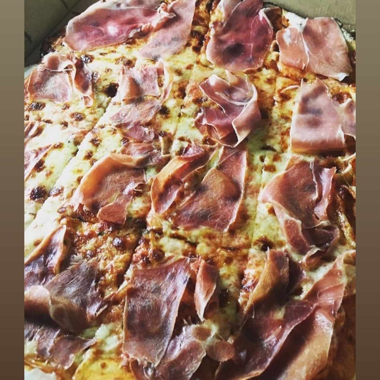 pizza de jamon serrano