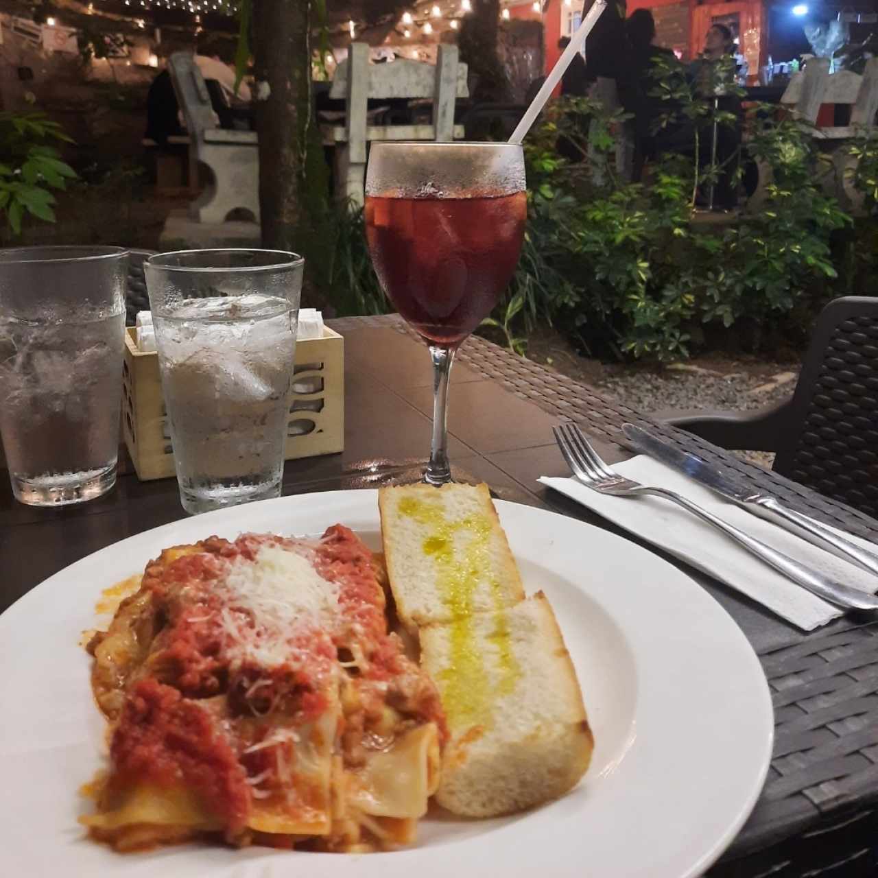 lasagna de pollo y sangría