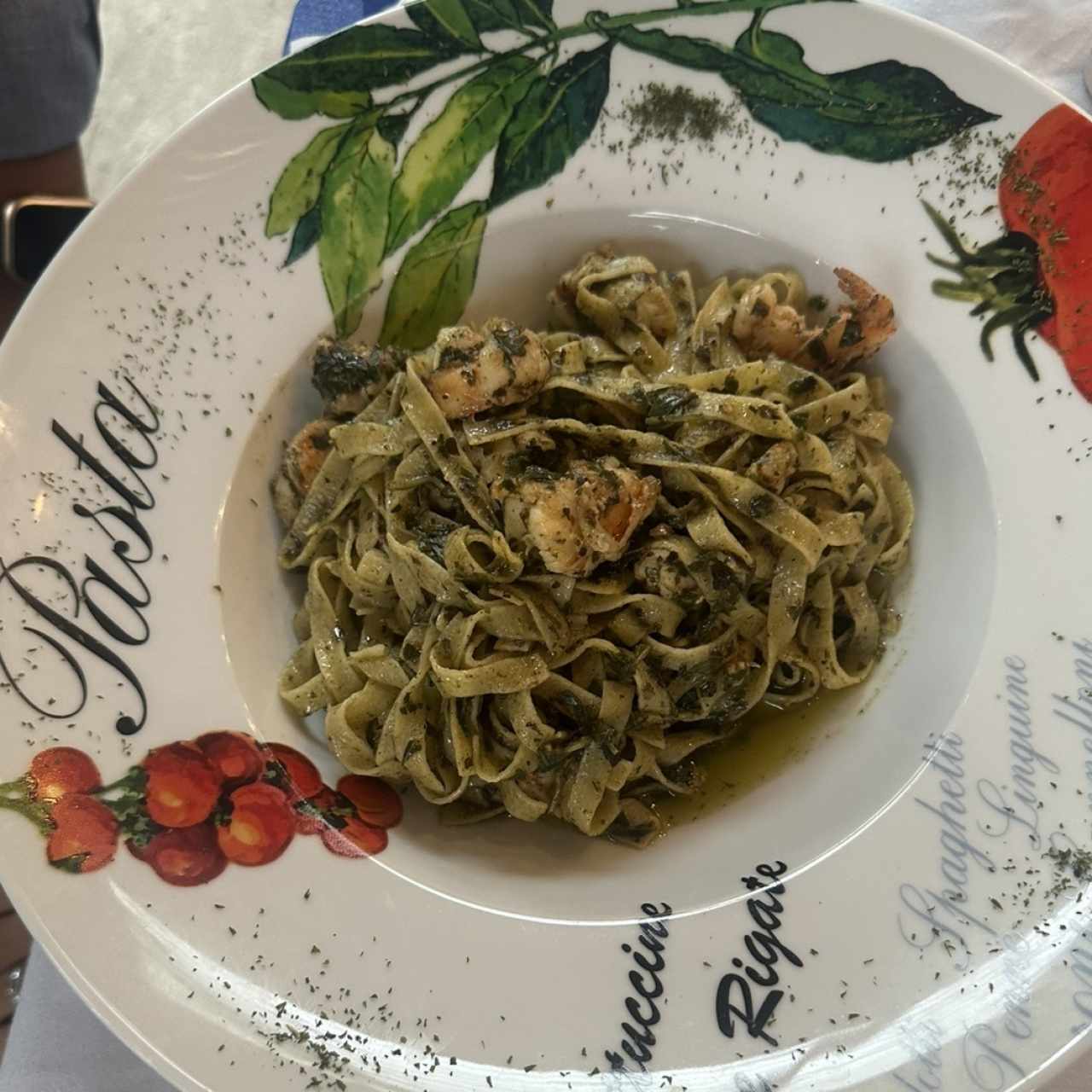 FETTUCCINE AL PESTO CON CAMARONES