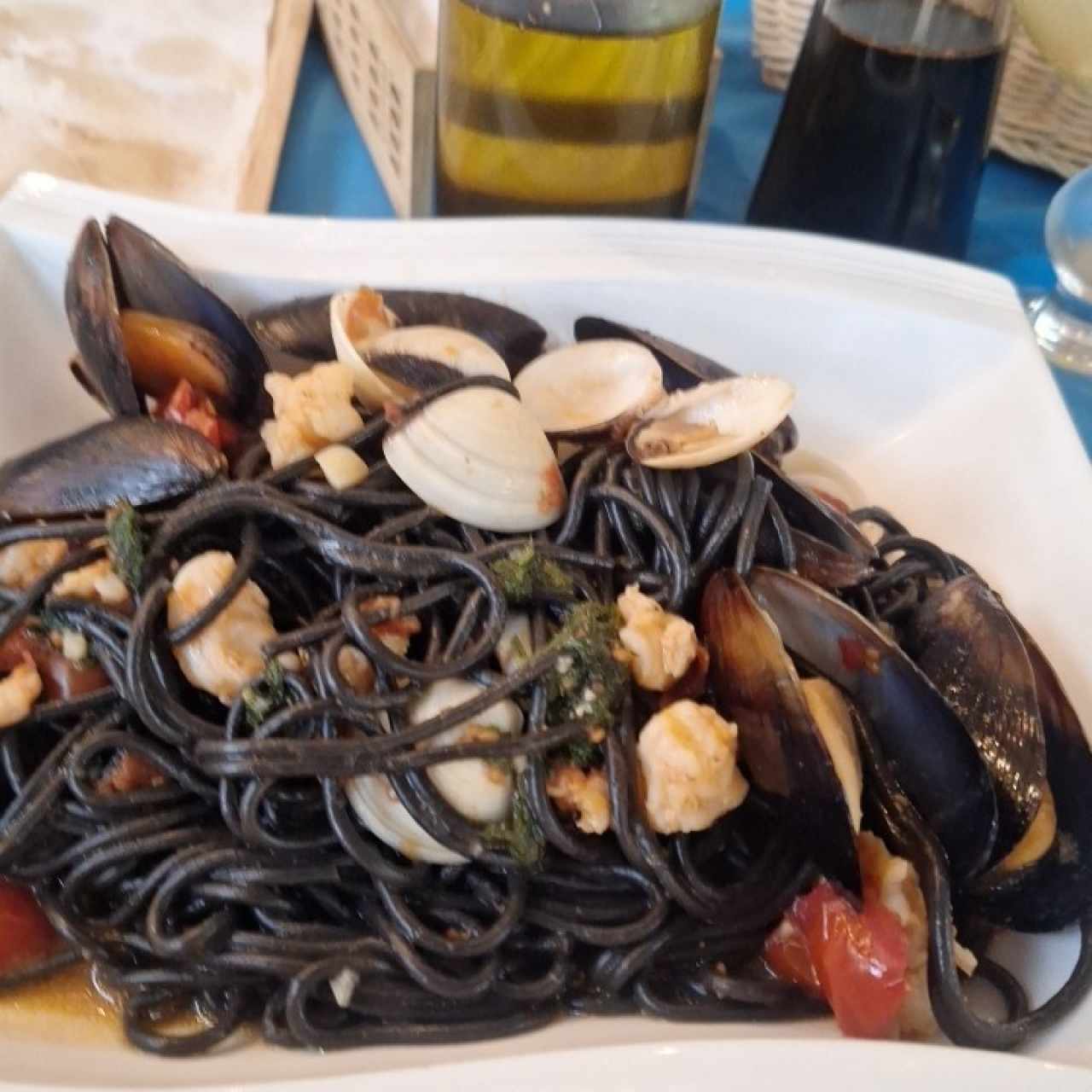 spaghetti al scoglio nero