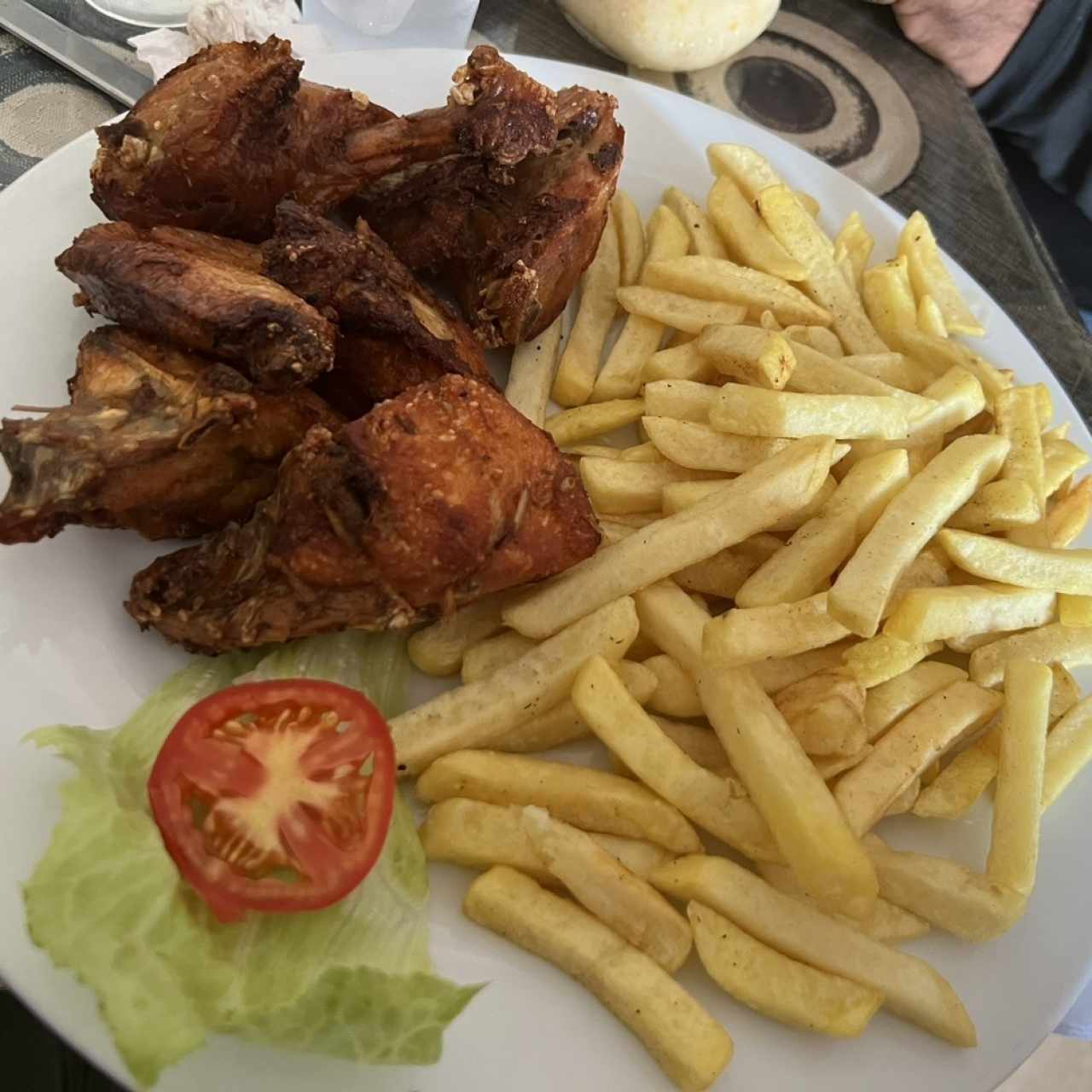 Pollo frito con papas fritas