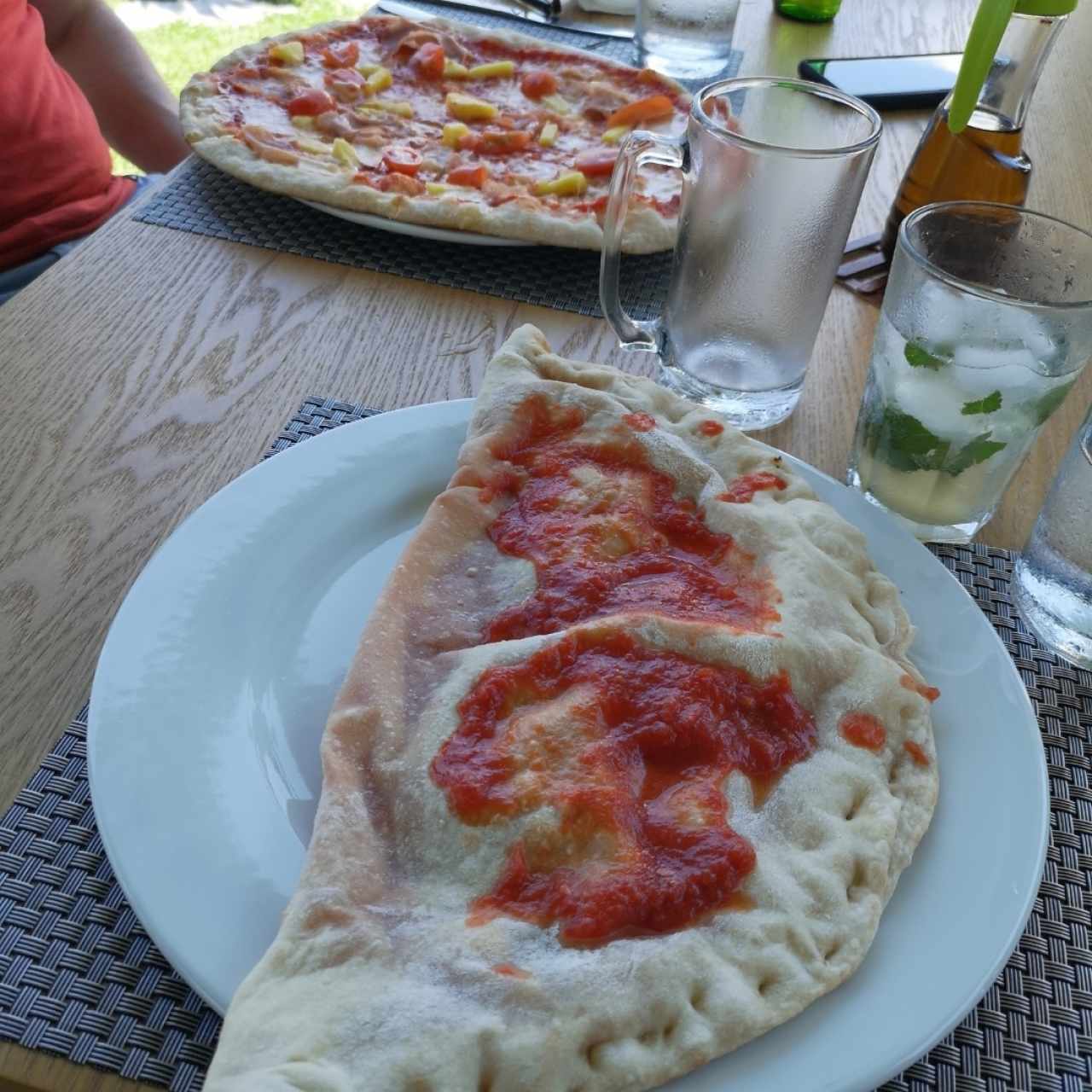 calzone y pizza hawaiana