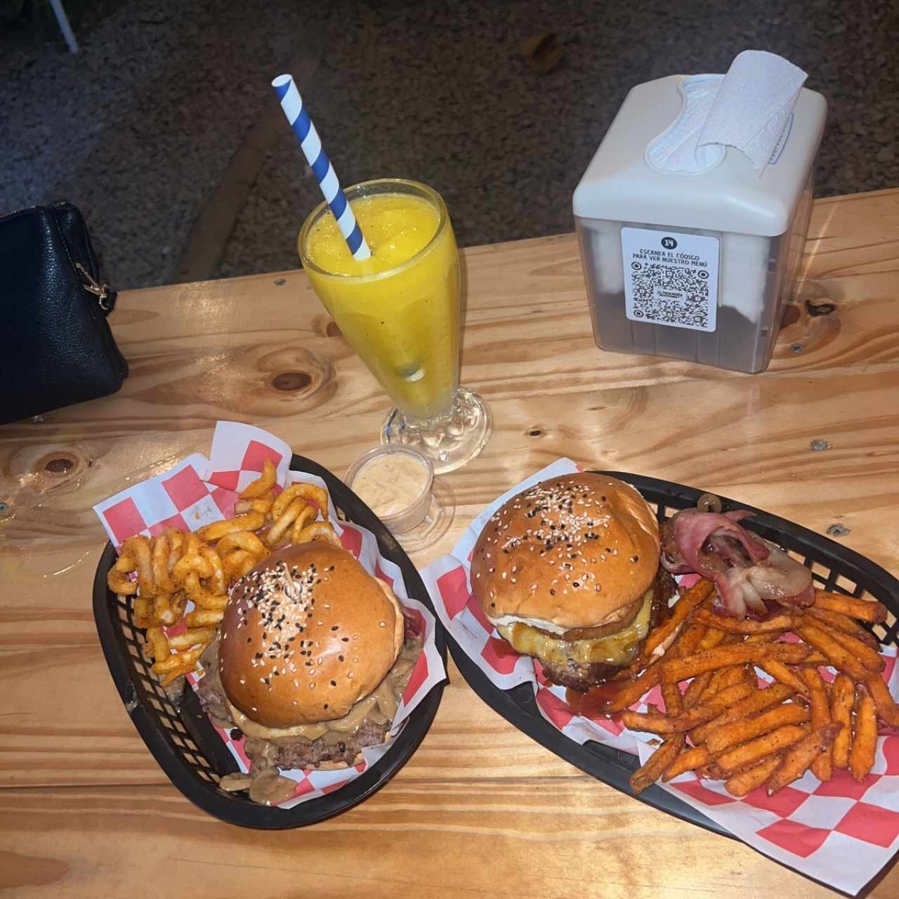 PALA Burger / Salvaje Burger 