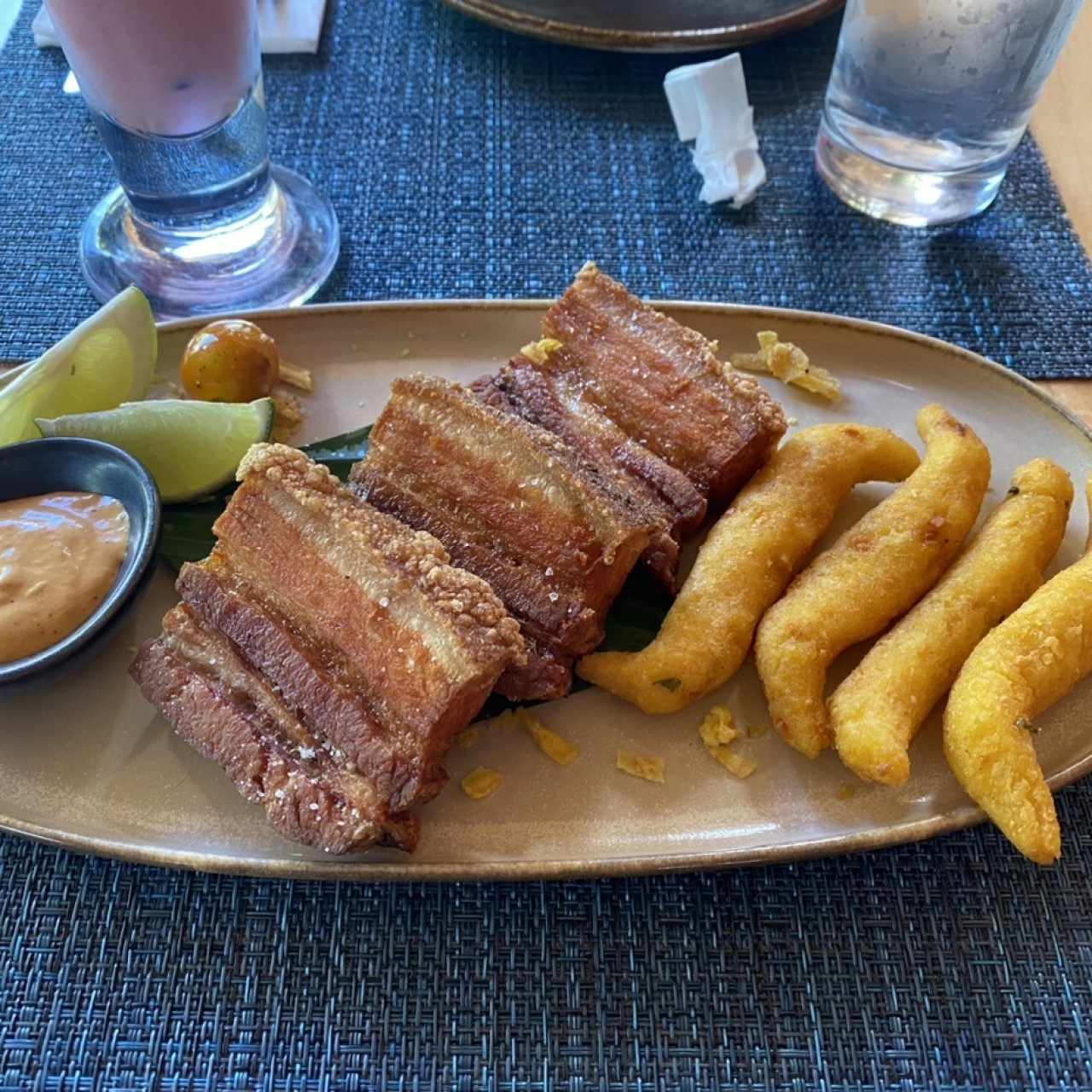 Chicharrones y almohabanos