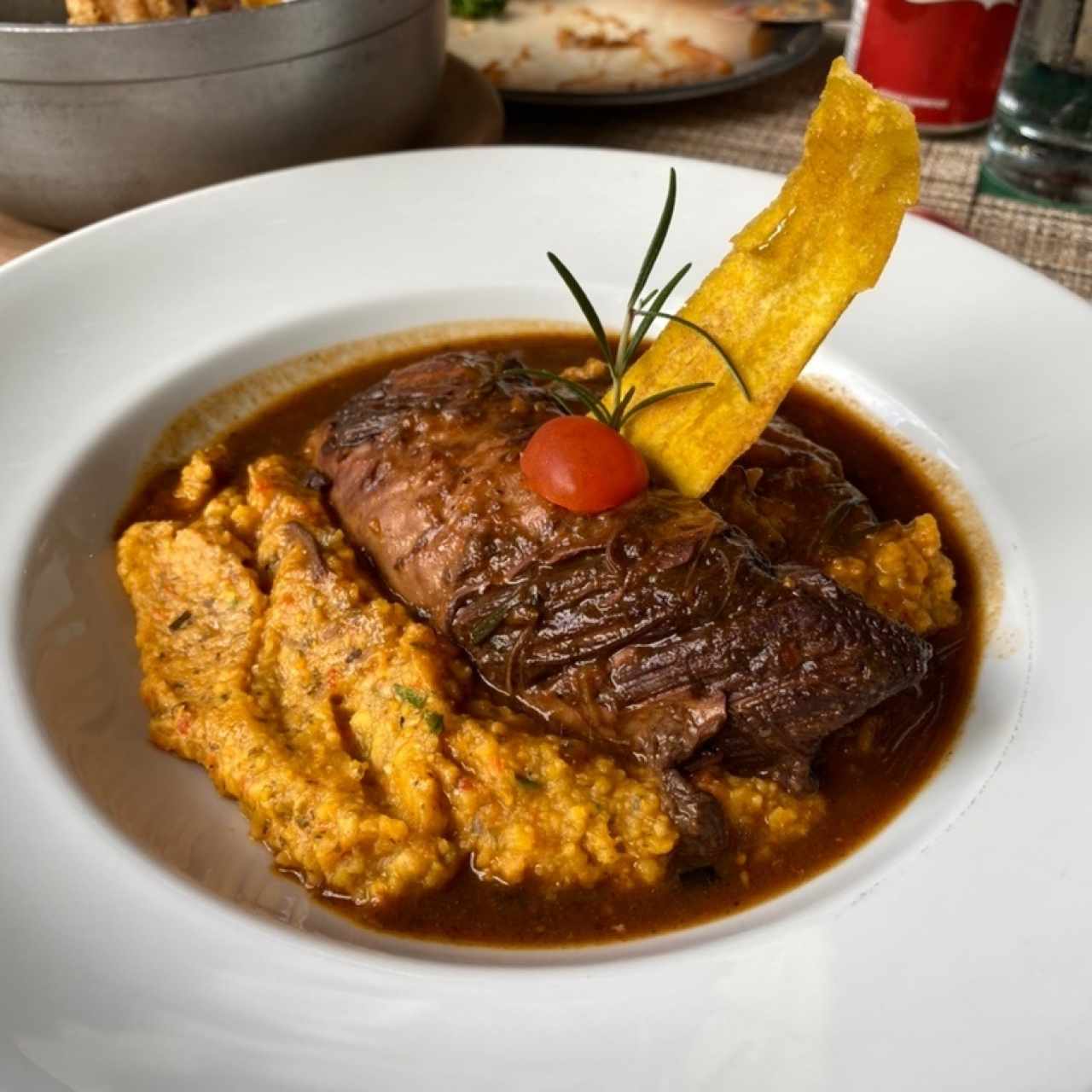 Bistec de cinta en tamal de olla