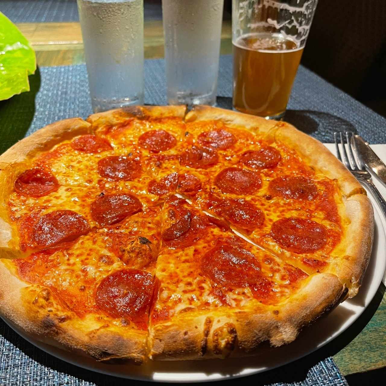 Pizza de pepperoni. 