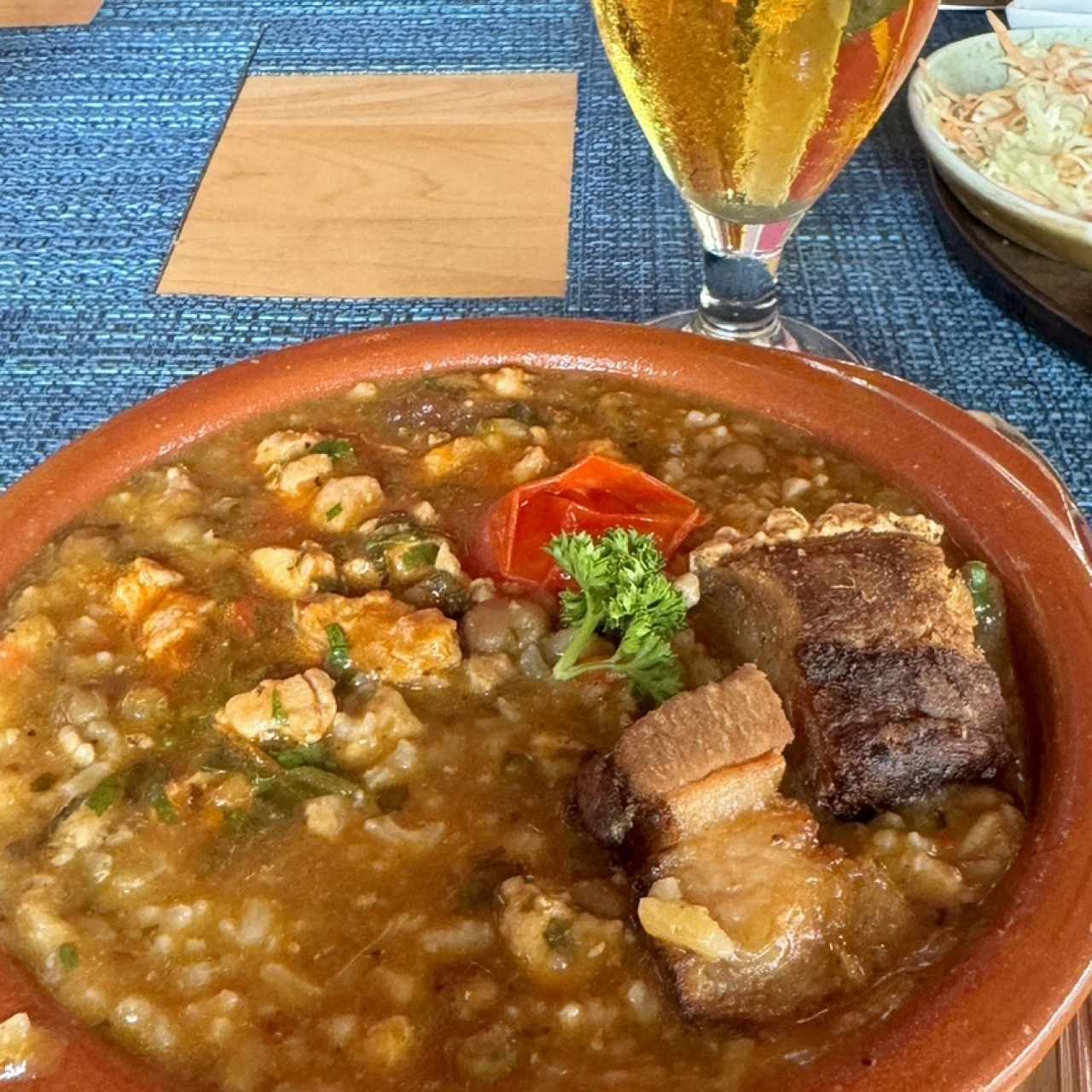 Guacho de Guandú y Chicharrón de Cerdo