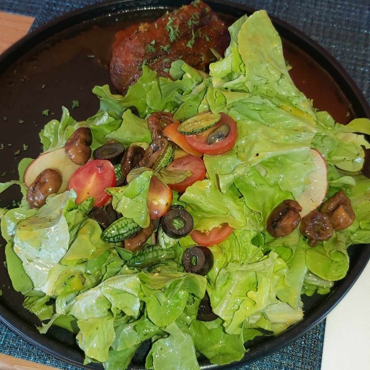 filete con ensalada