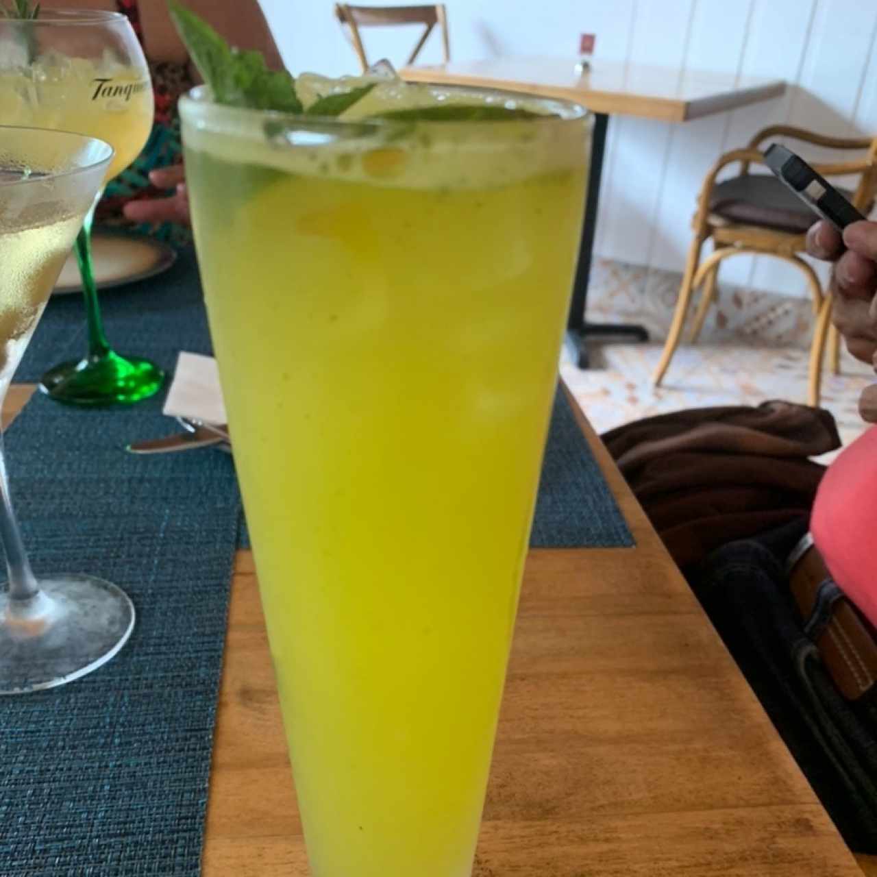 limonada con hierbabuena