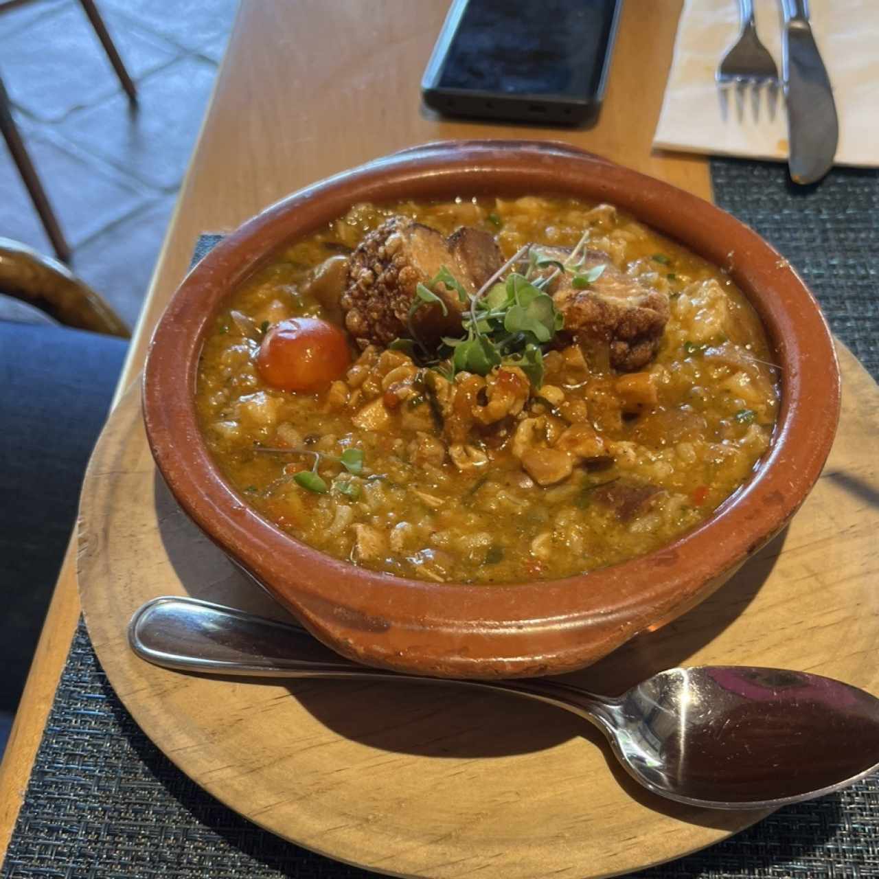 Guacho de Guandú y Chicharrón de Cerdo