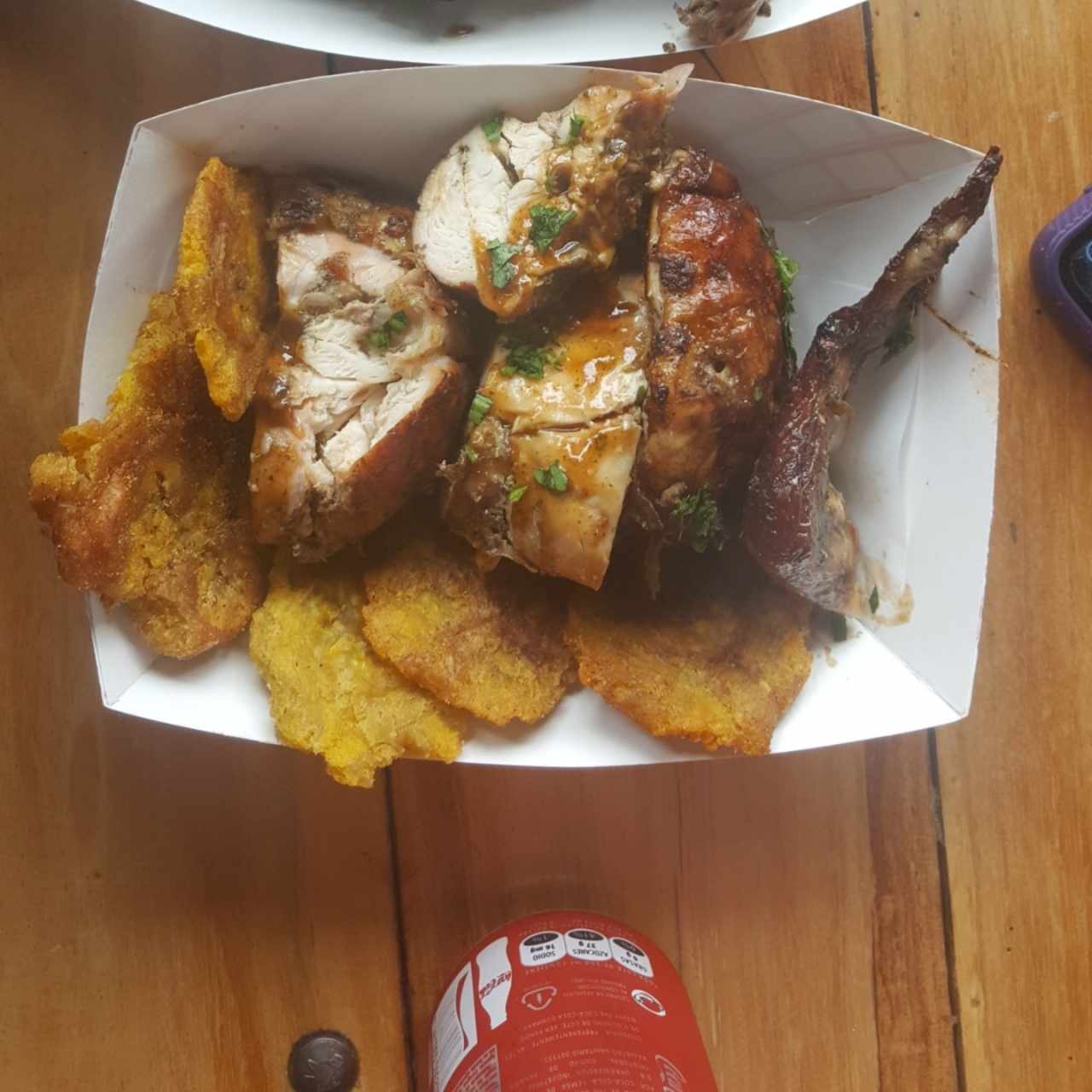 Pollo asado con patacones