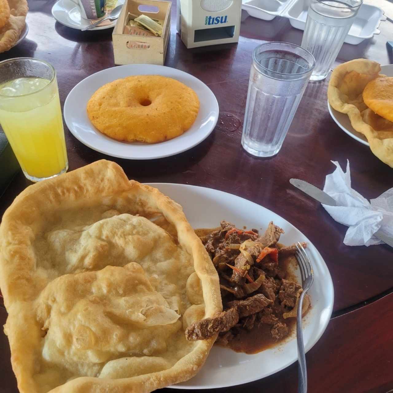 hojaldra, con bistec de carne