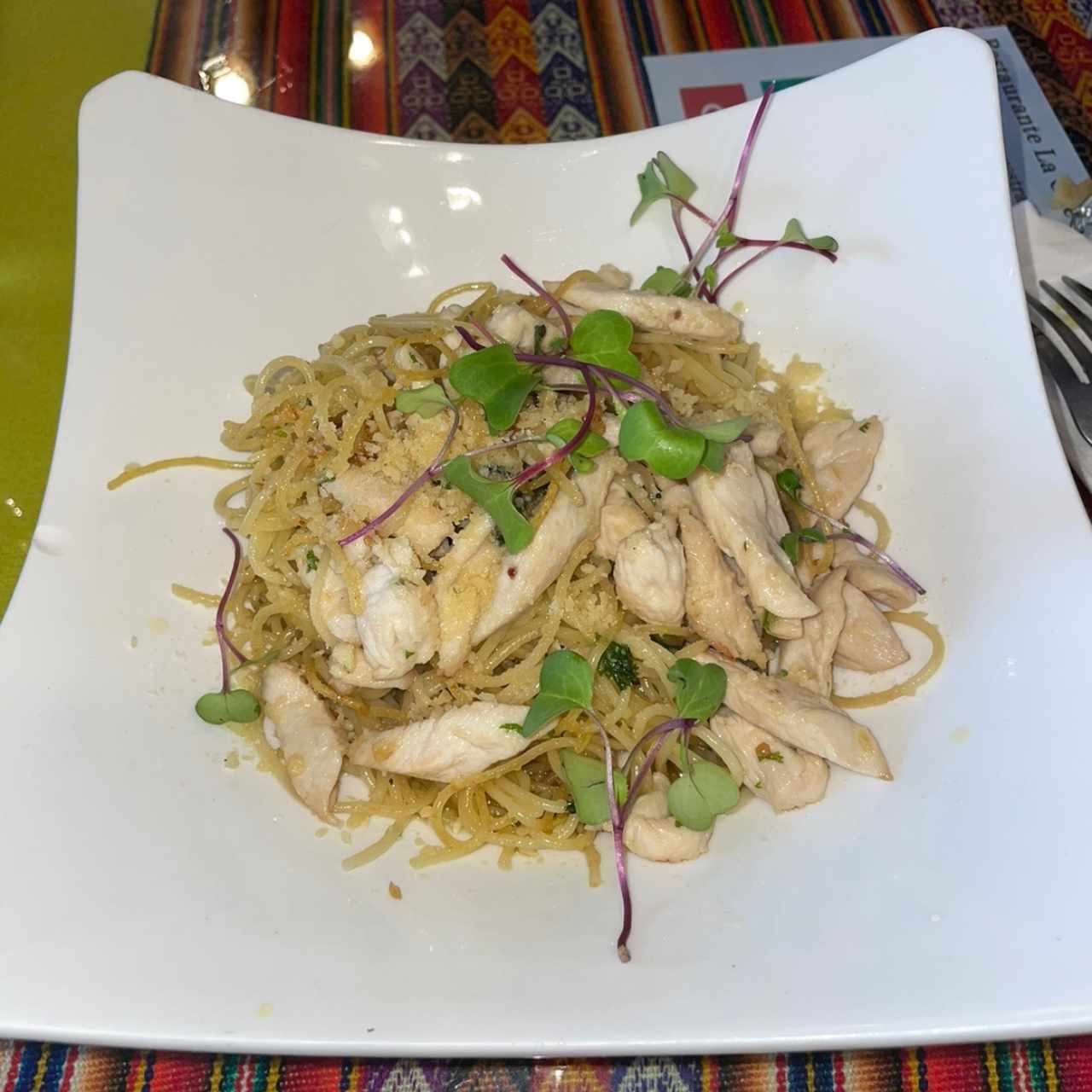 Spaghetti al oleo con pollo 