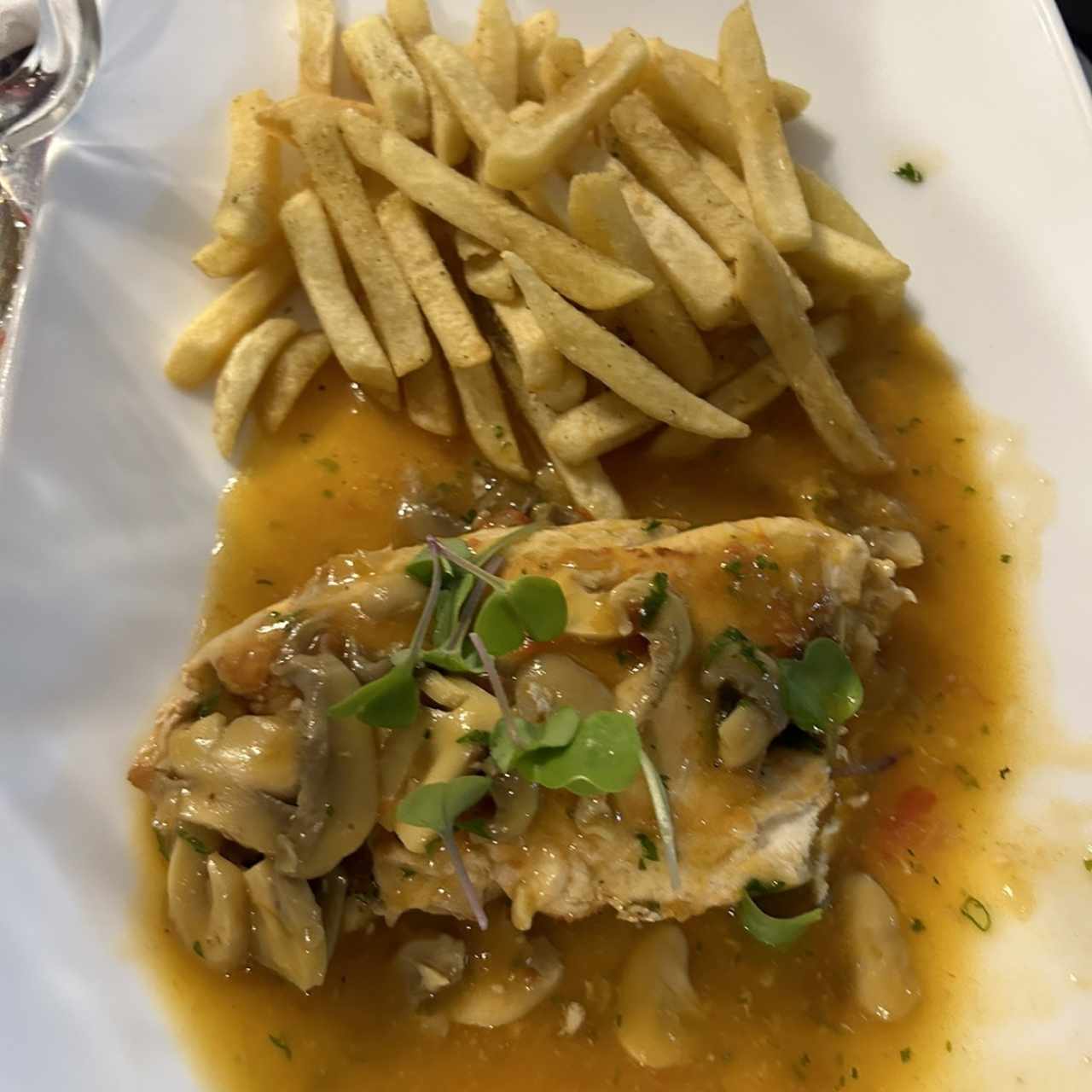 Pollo a la reina