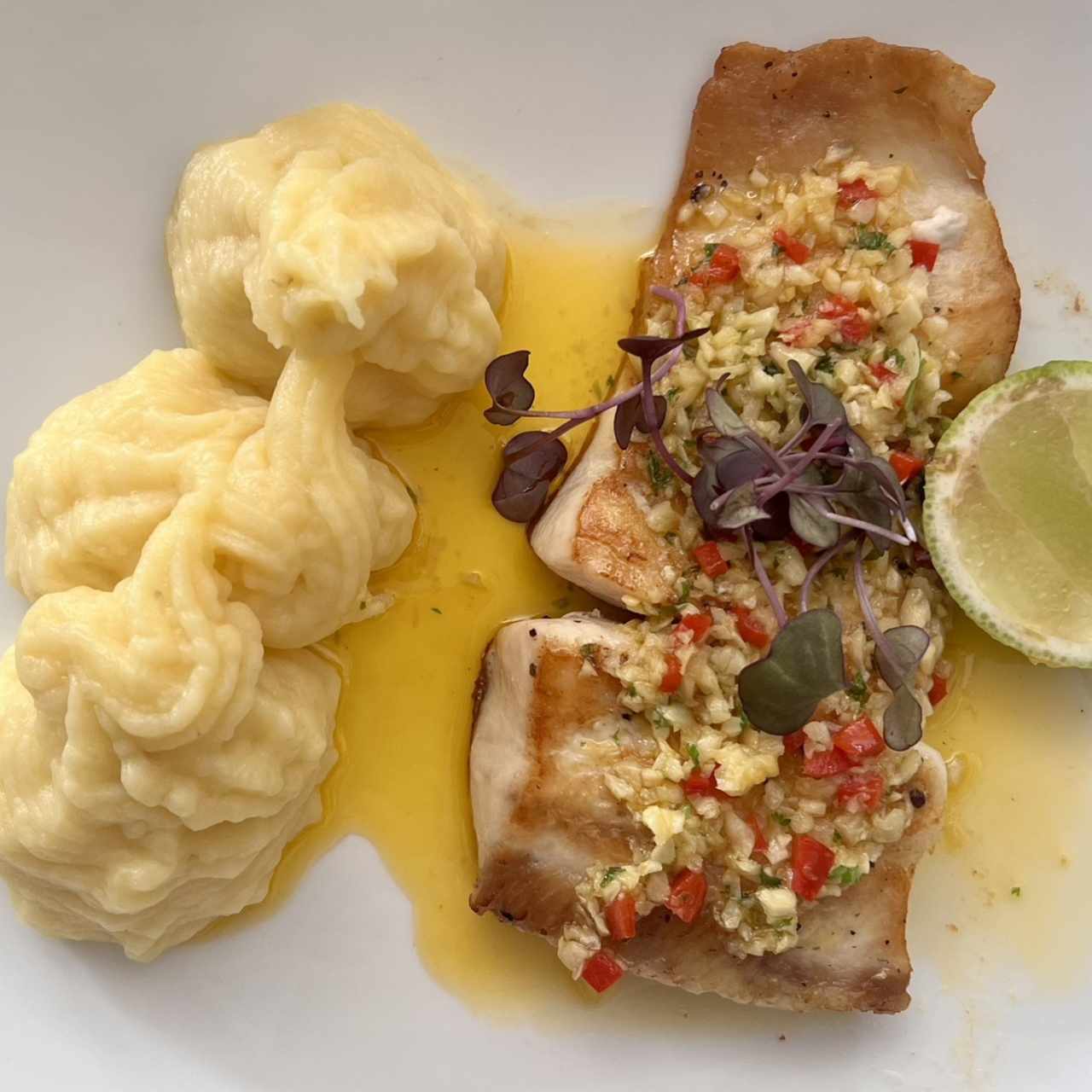 Corvina al Ajillo con puré