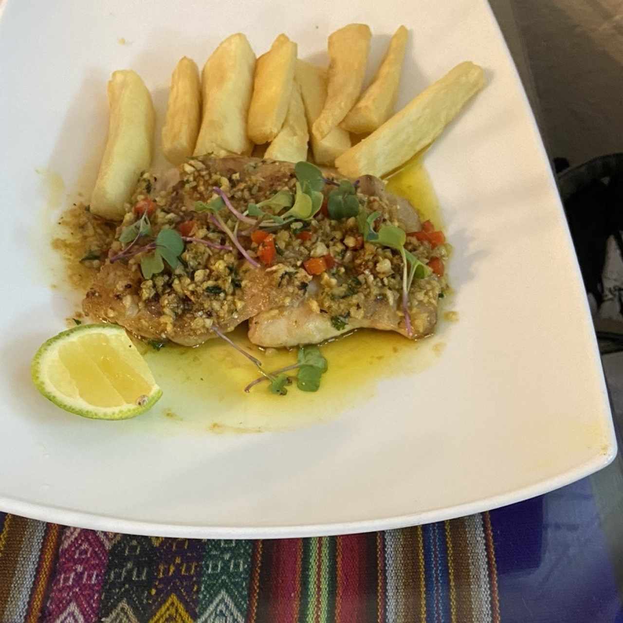 Filete de pescado al ajillo