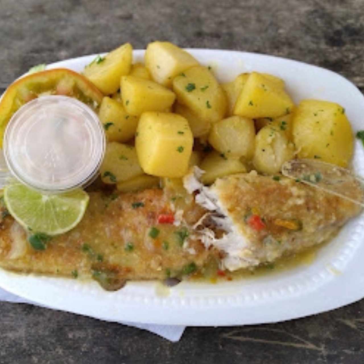 Filet de Corvina con papas salteadas