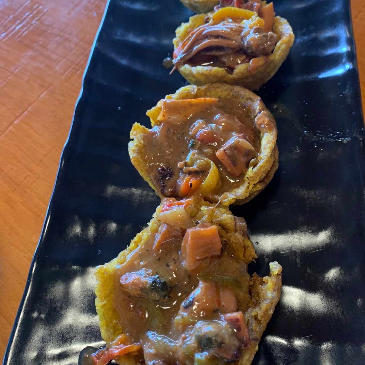 Patacones rellenos de mariscos