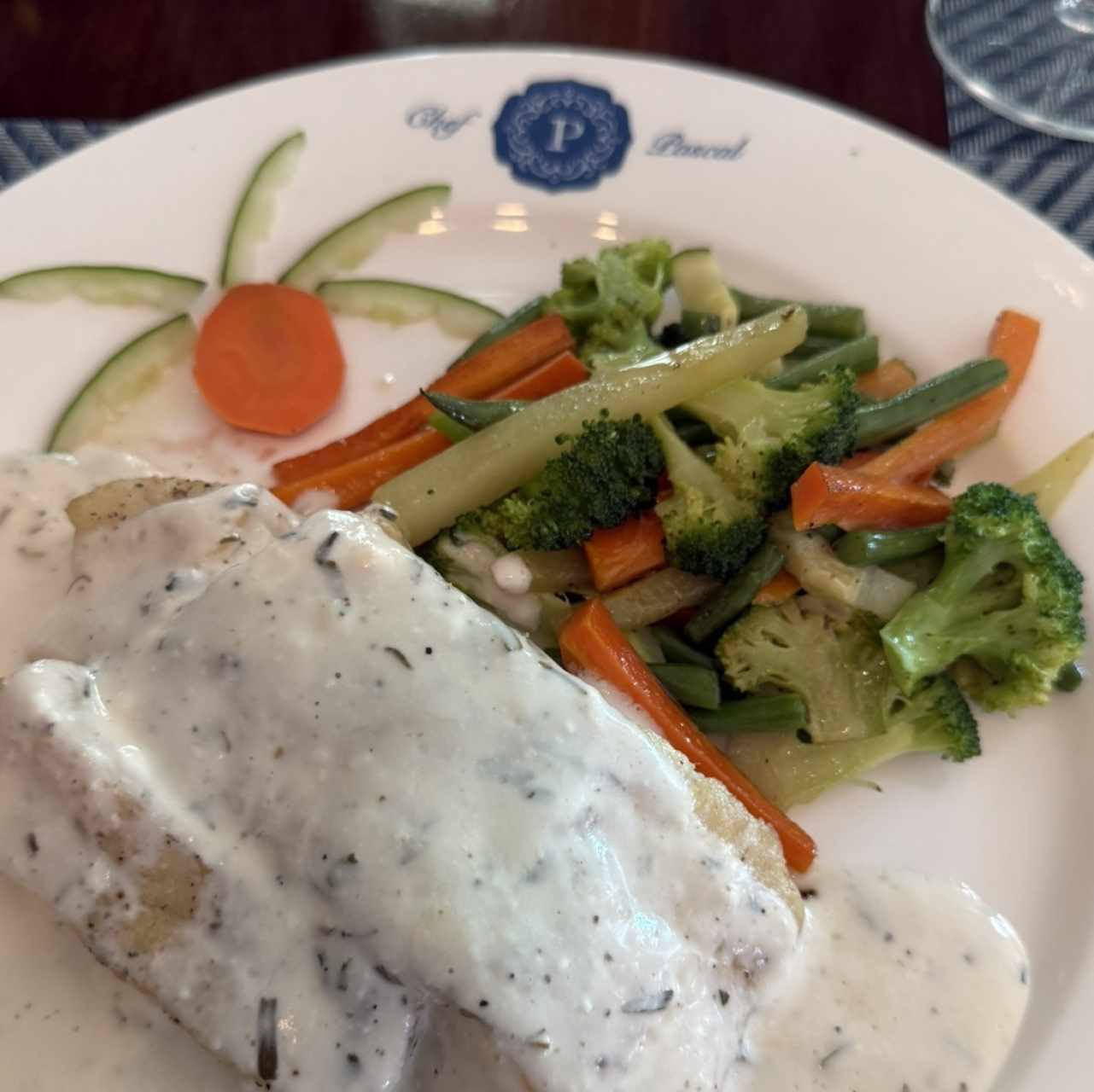 Filete de Pescado del día en salsa (Pomodoro o Alcaparras o Eneldo)