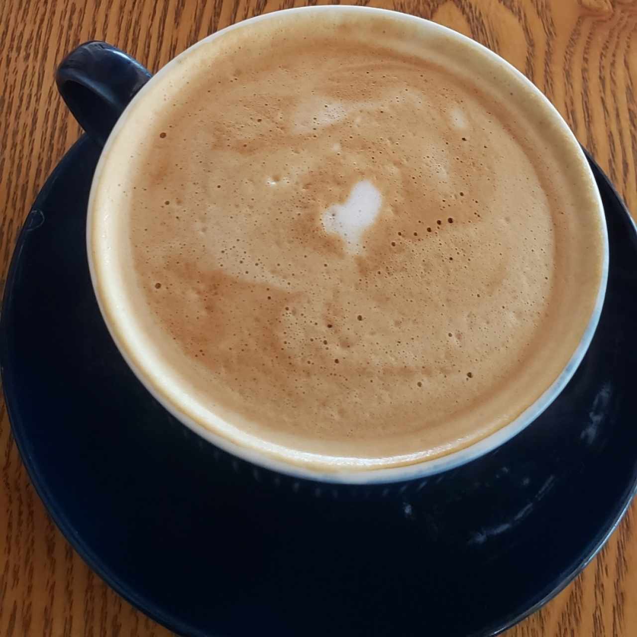 capuchino con sabor y leche de almendras 