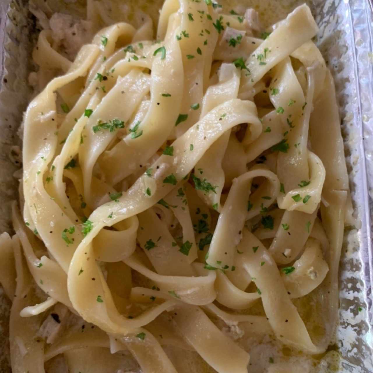 Fetuccini Alfredo con pollo 