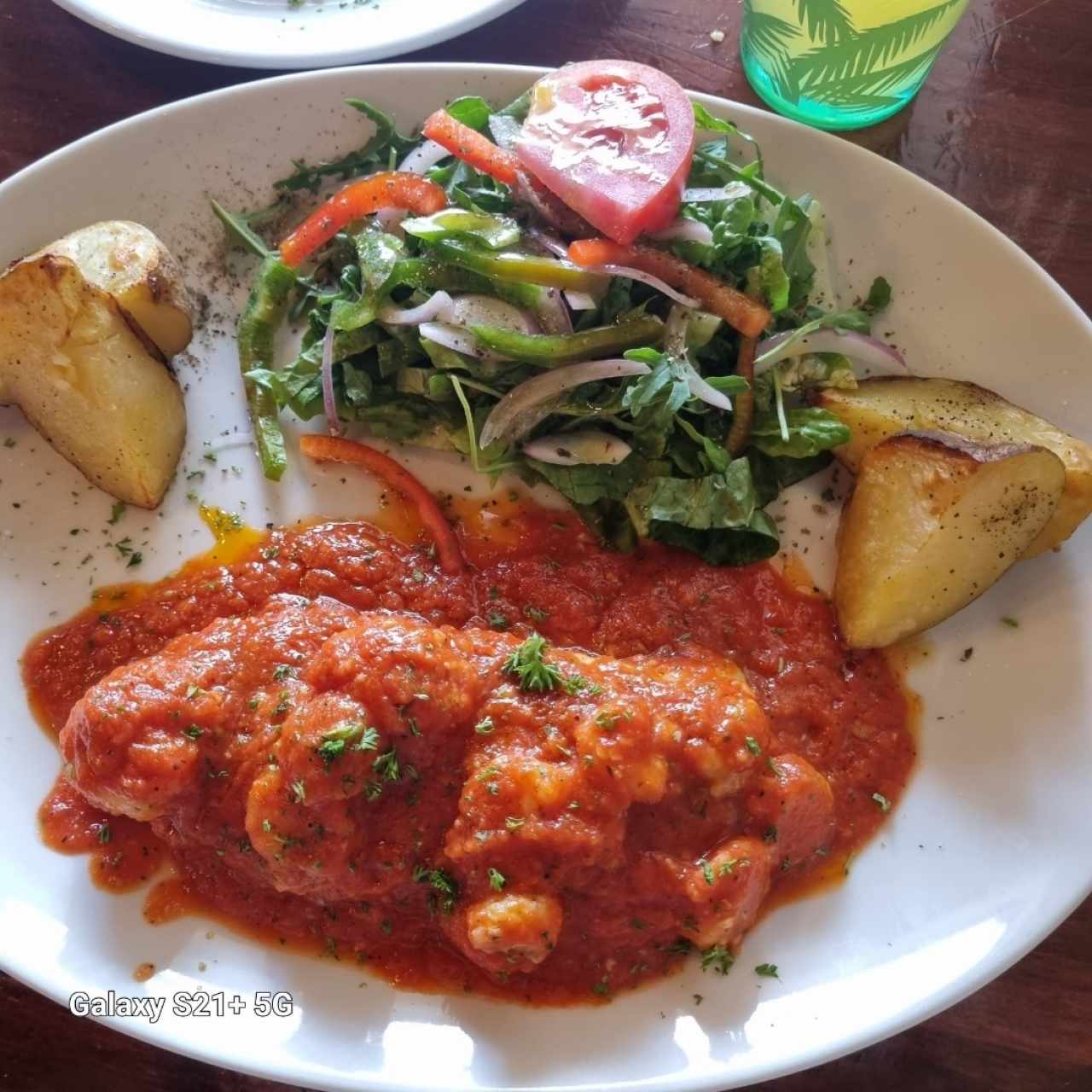 corvina en salsa de camarones. es blanca pero la cambie a roja