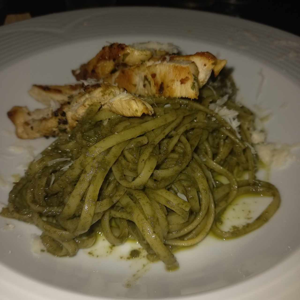 Pasta al pesto con pollo