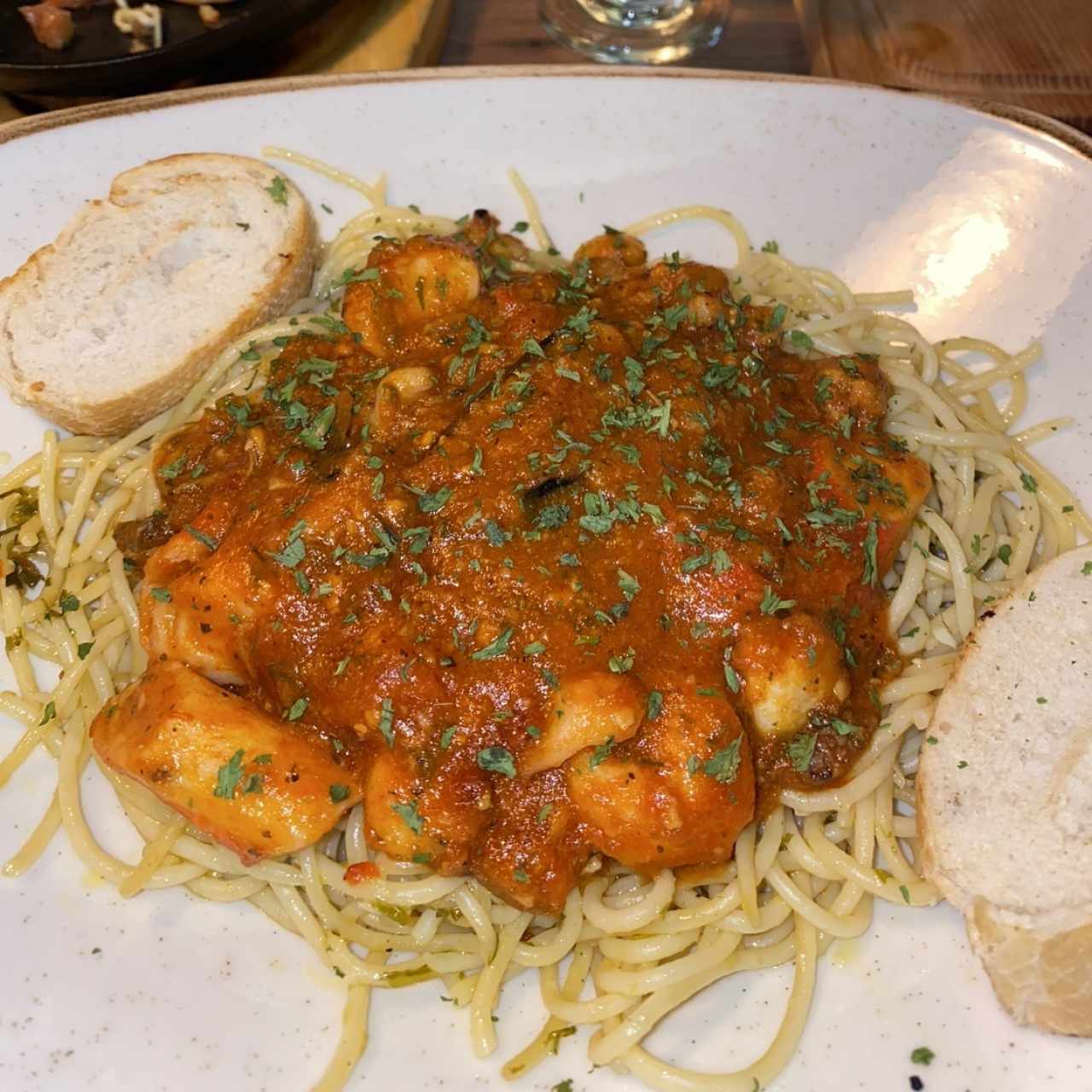 spaghetti de camarones salsa roja