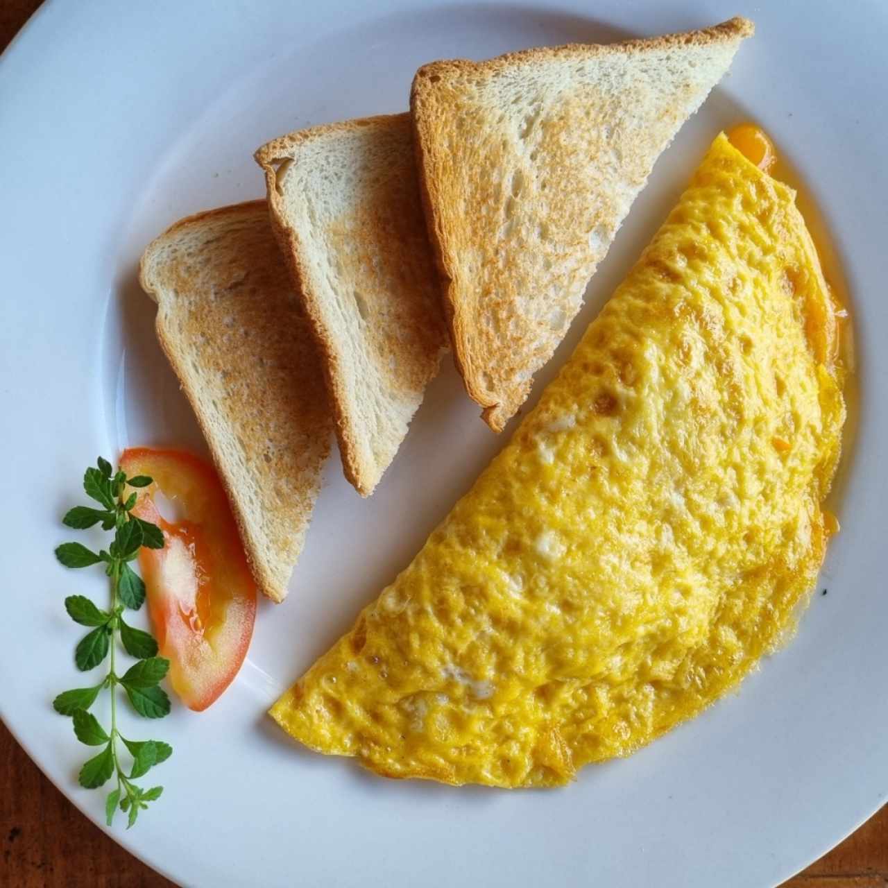 Omellet con tostadas