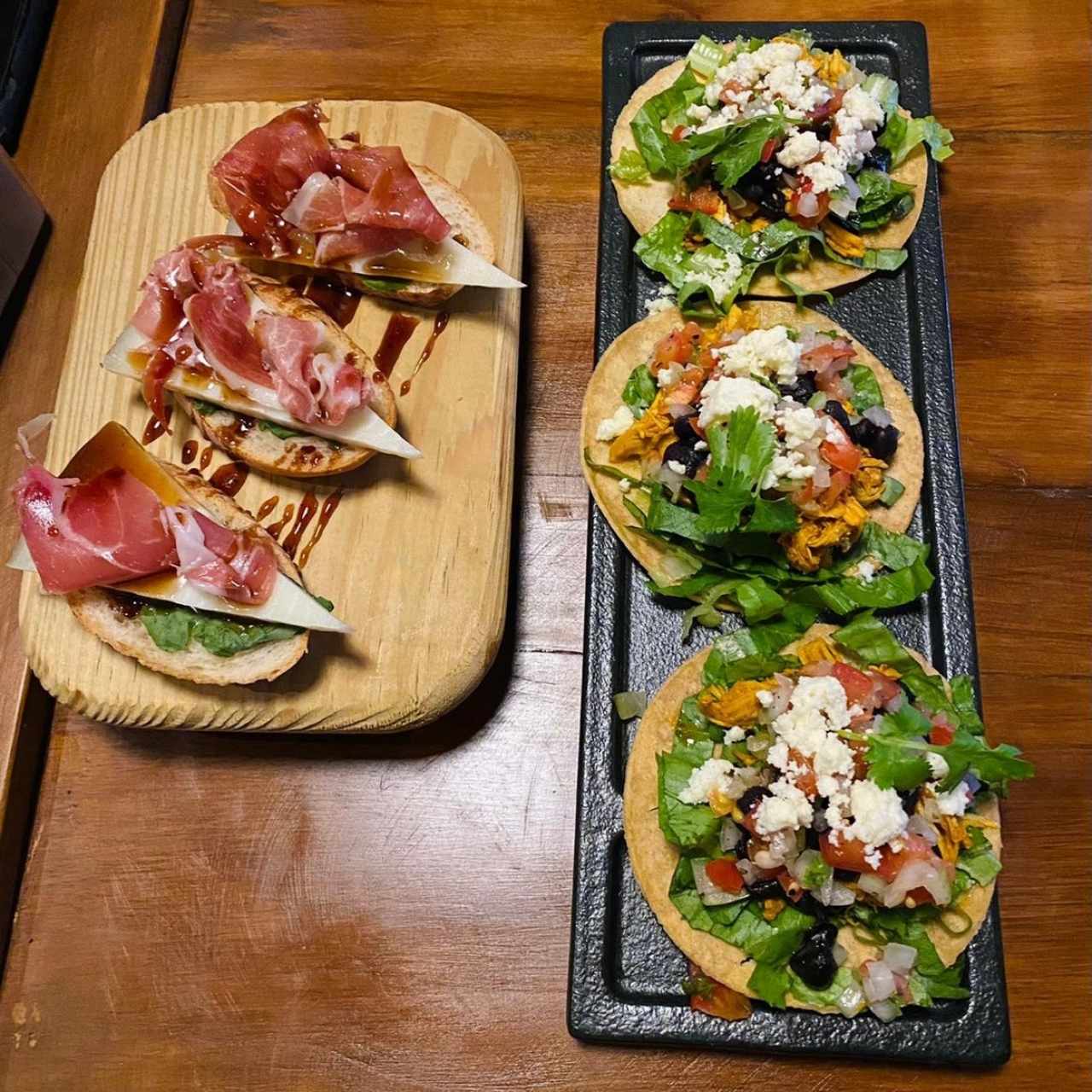 montaditos de queso y tostadas mexicanas