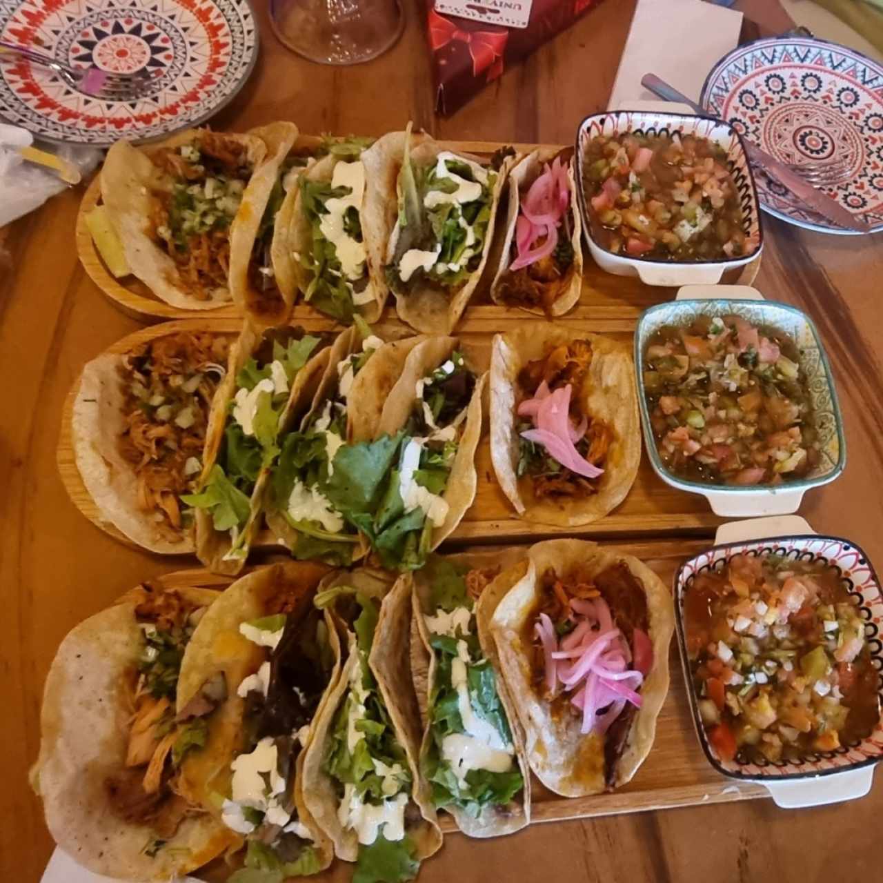 bandeja de tacos mixtos.