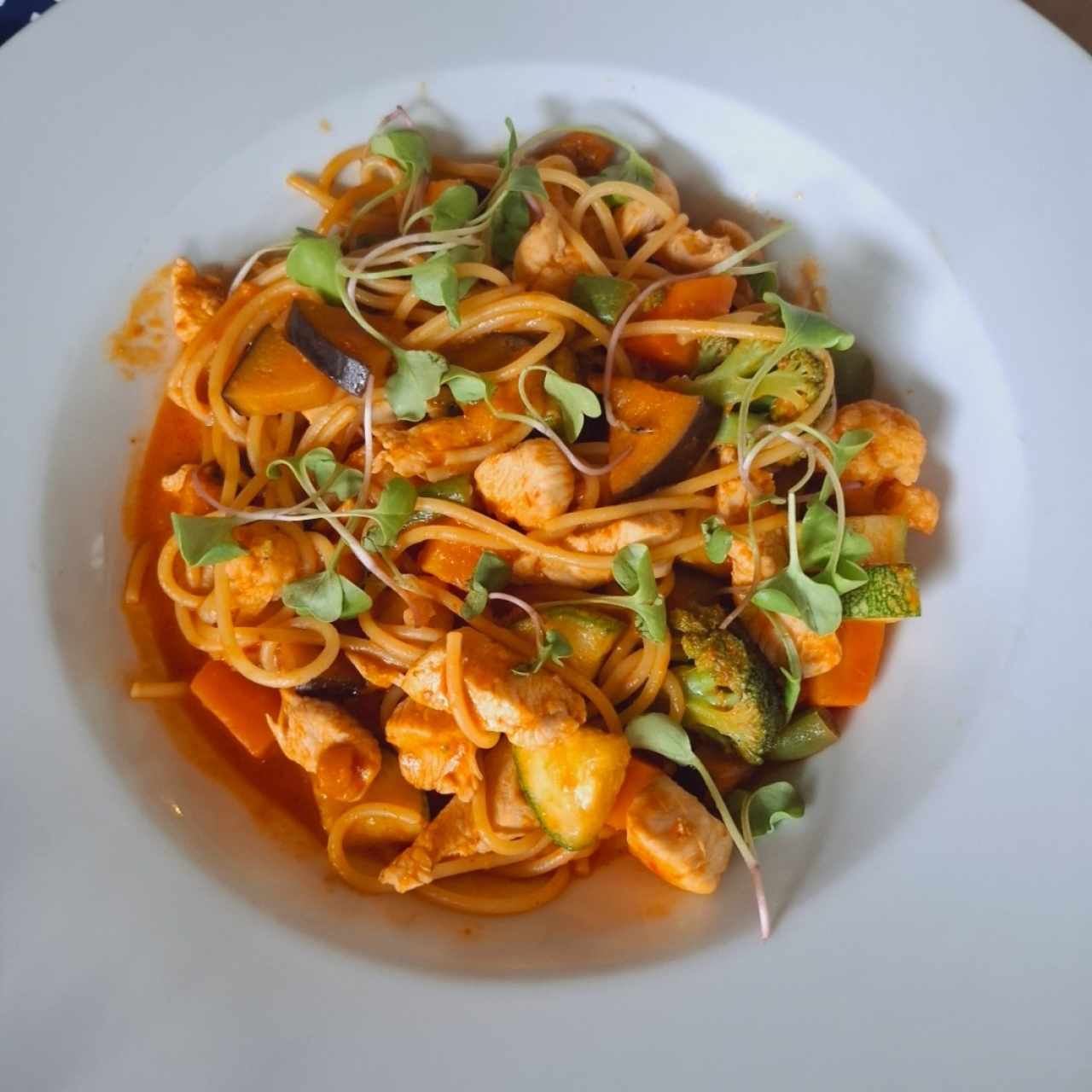 Spaguetti en salsa de Ají con pollo