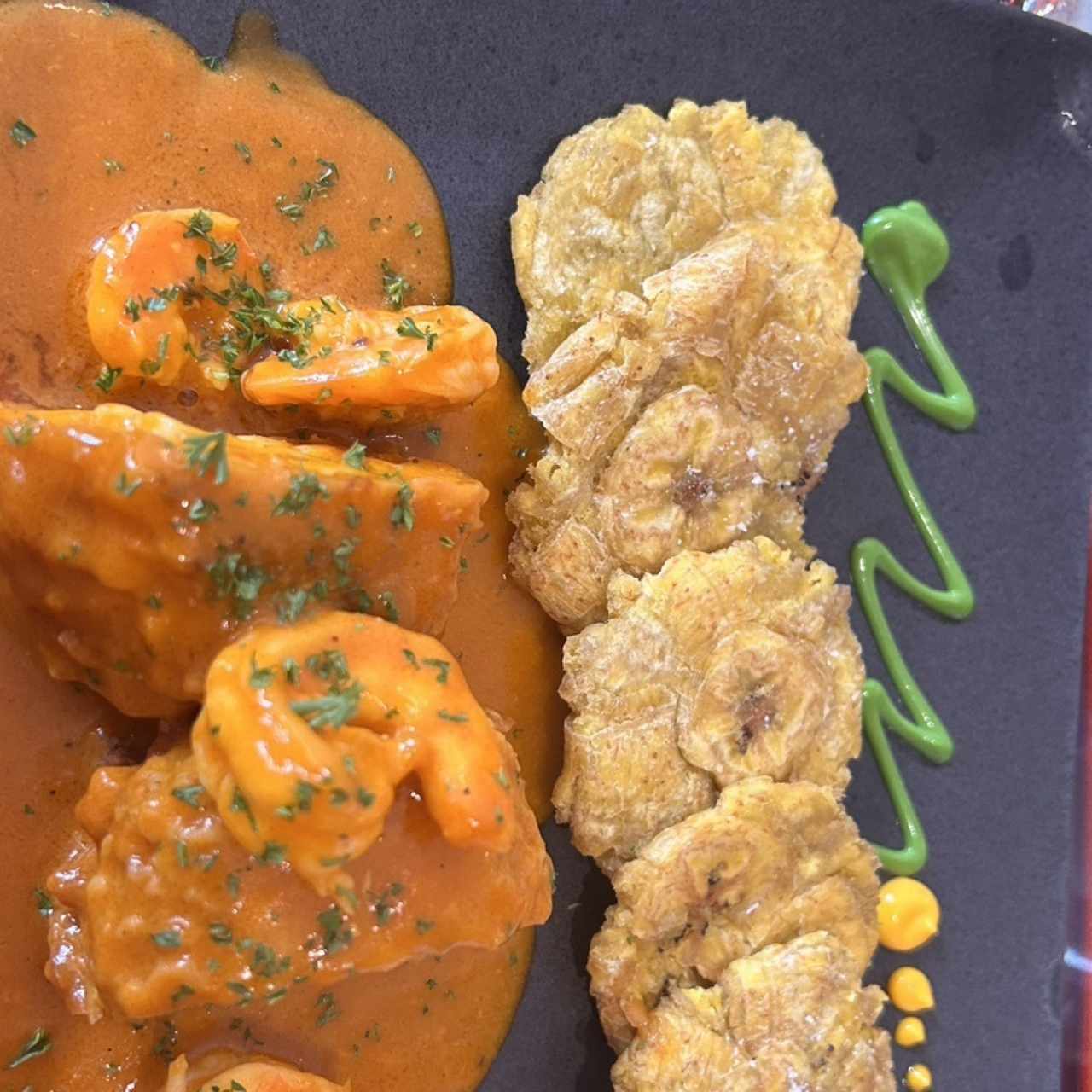 Corvina rellena de camarón