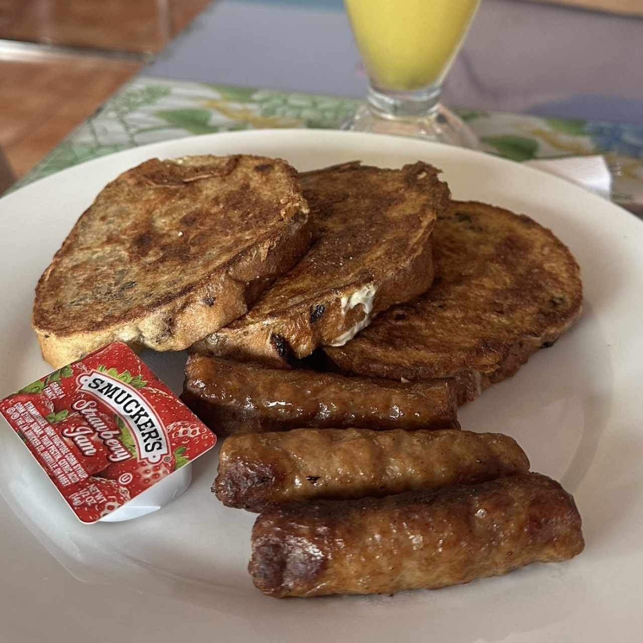 Tostadas francesas y salchichas