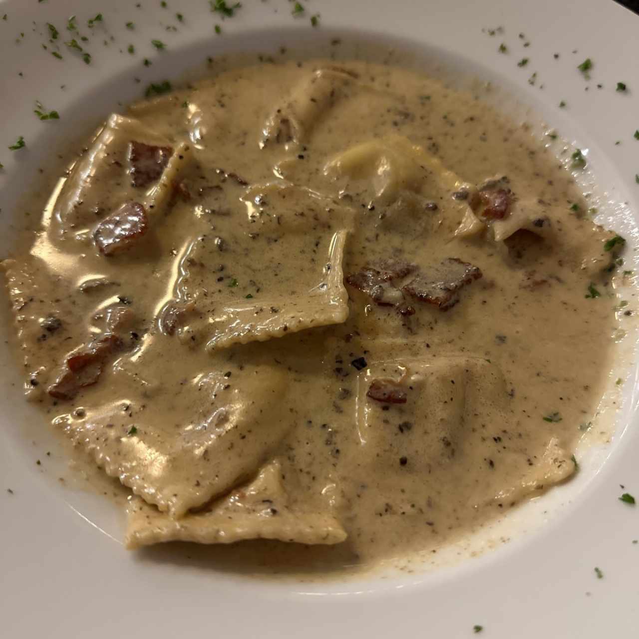 Ravioli cuatro formaggi al tartufo