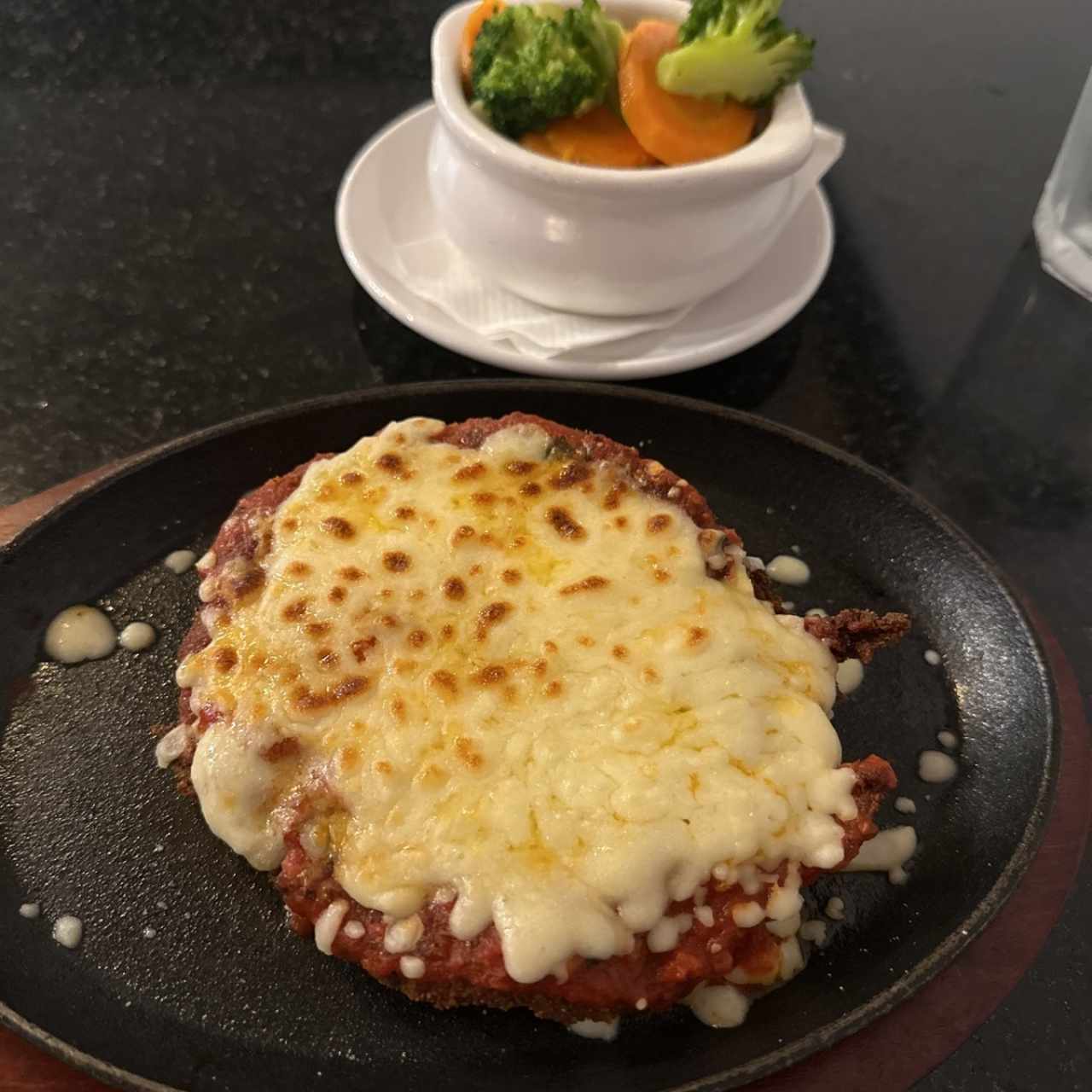 Milanesa de res a la parmesana