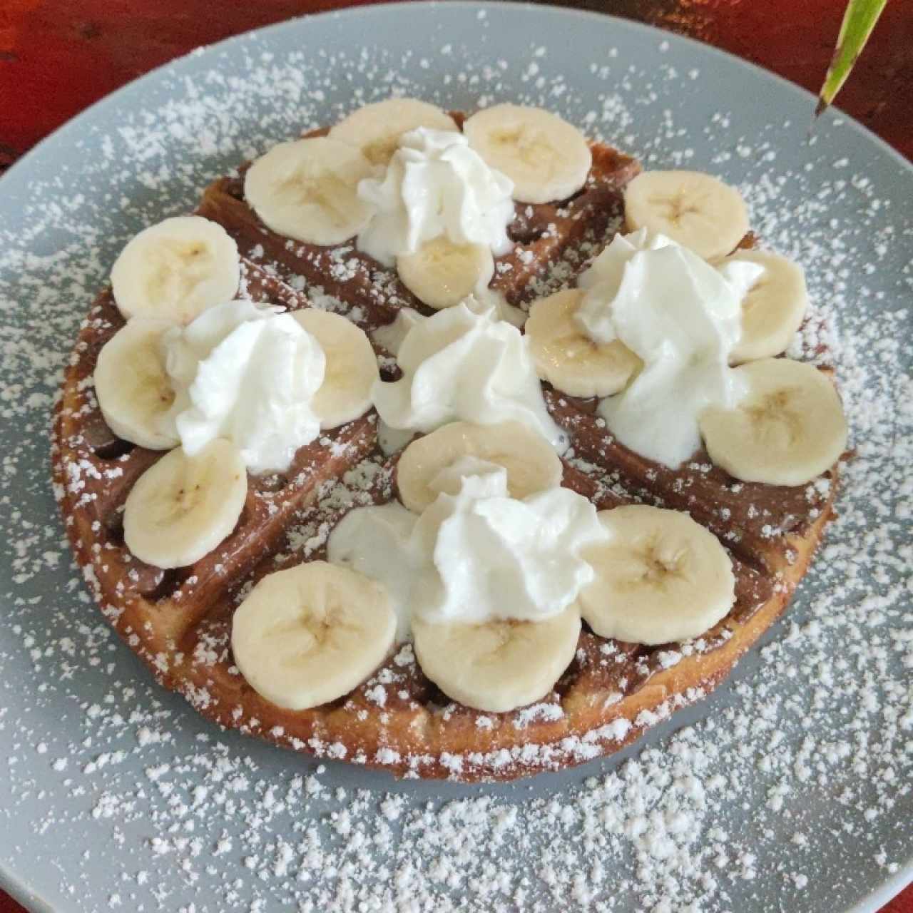 waffle de guineo y nutela