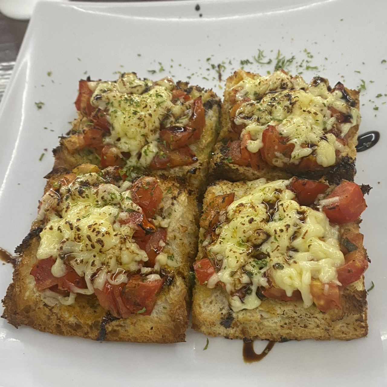 ENTRADAS - Bruschetta Caprese