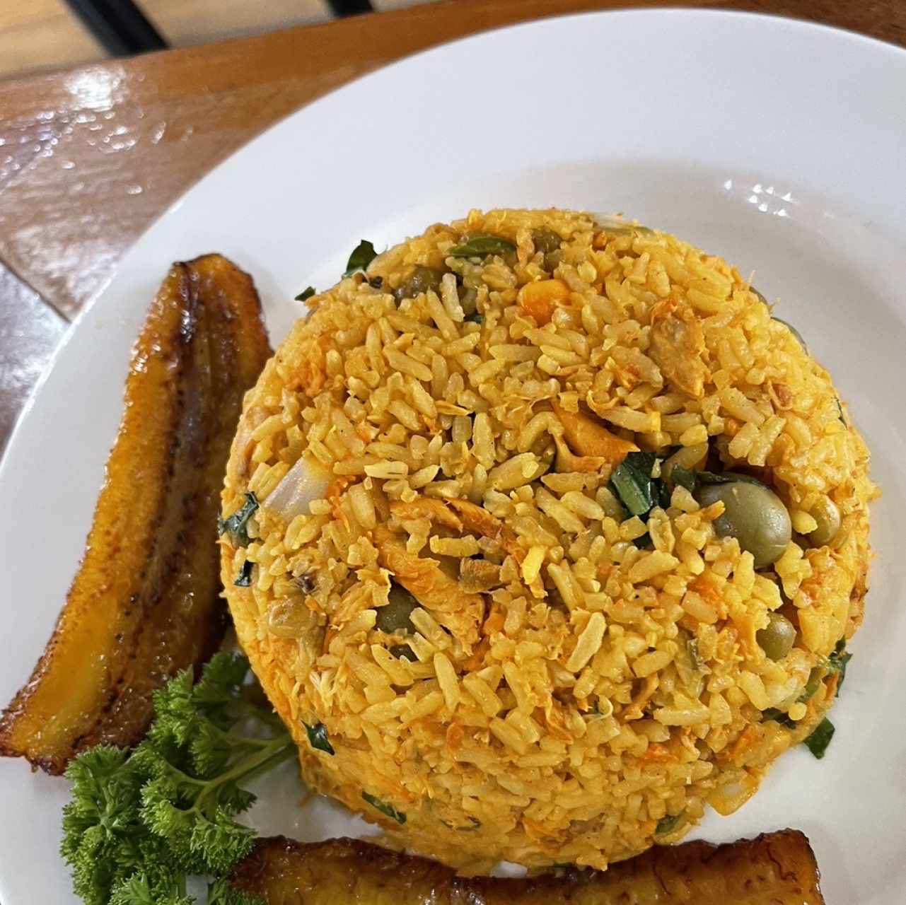 Arroz con Pollo y Tajadas