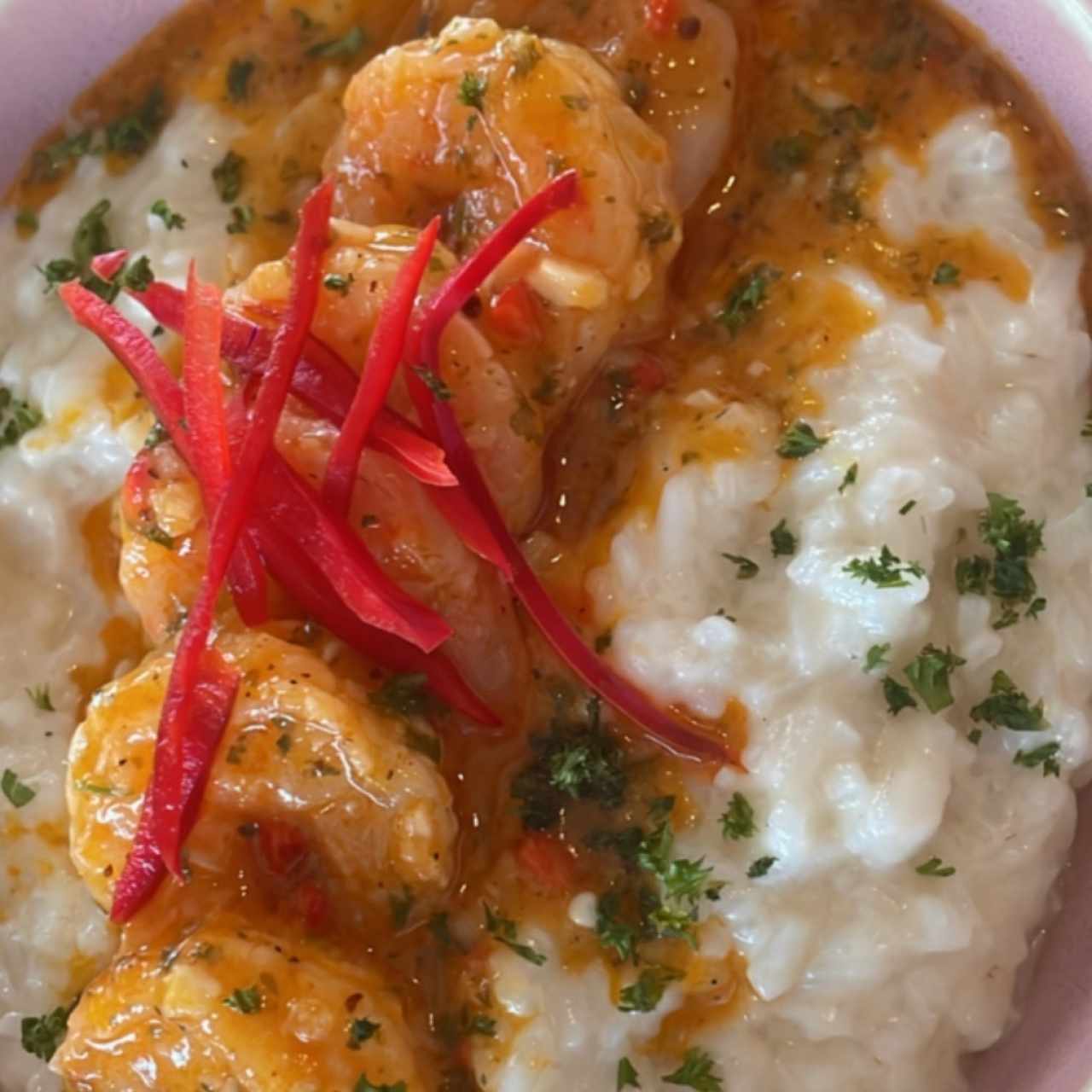 Camarones al ajillo con cremoso de arroz con coco