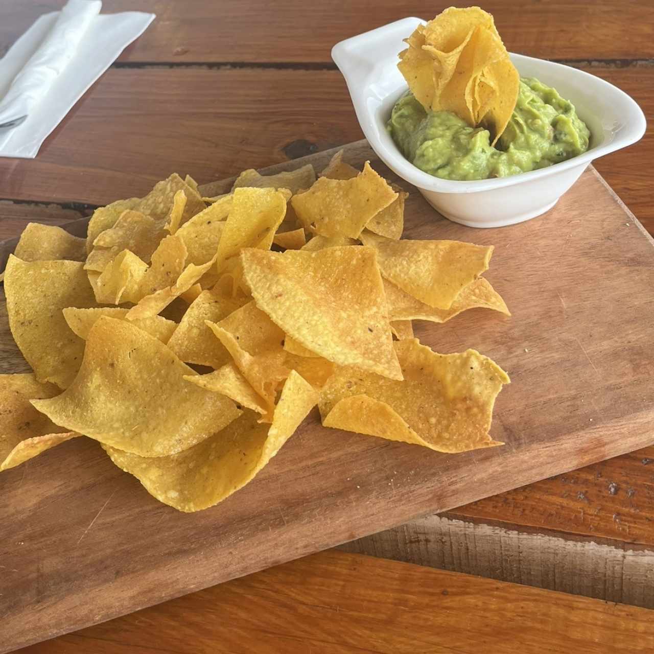 Totopos con guacamole 