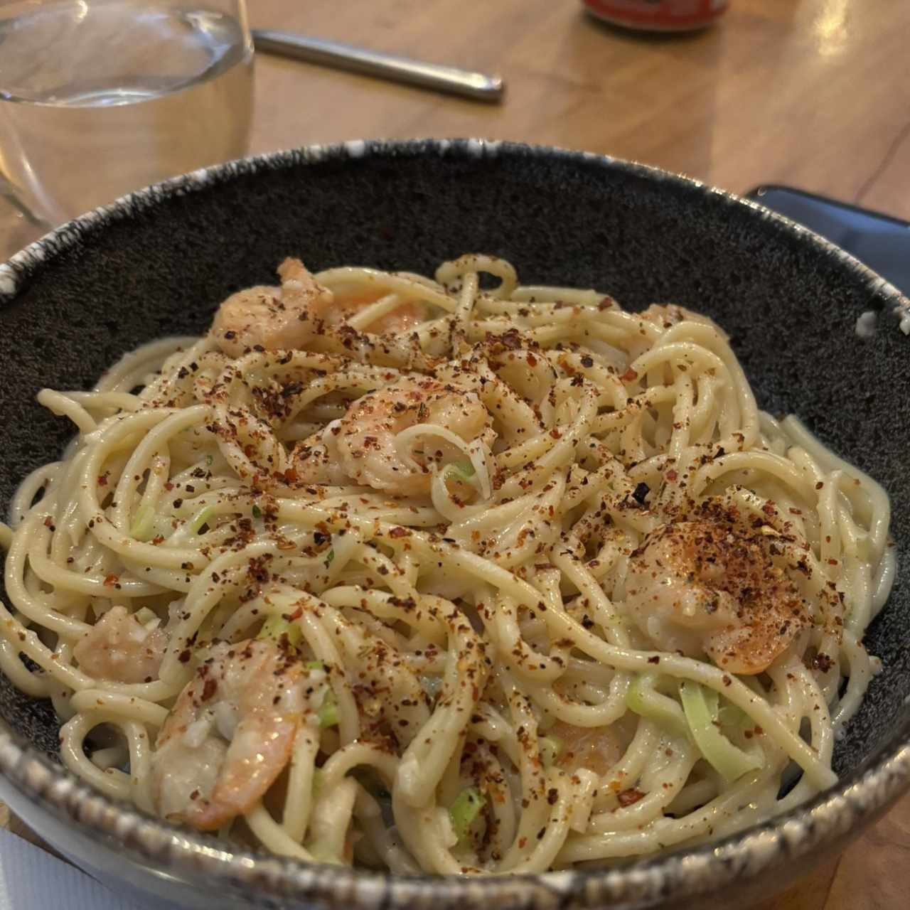 Spaghetti al oleo con camarones