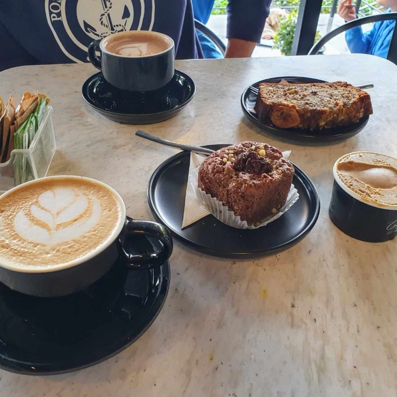 Mocaccino, brownie, dulce de banano y helado de Geisha