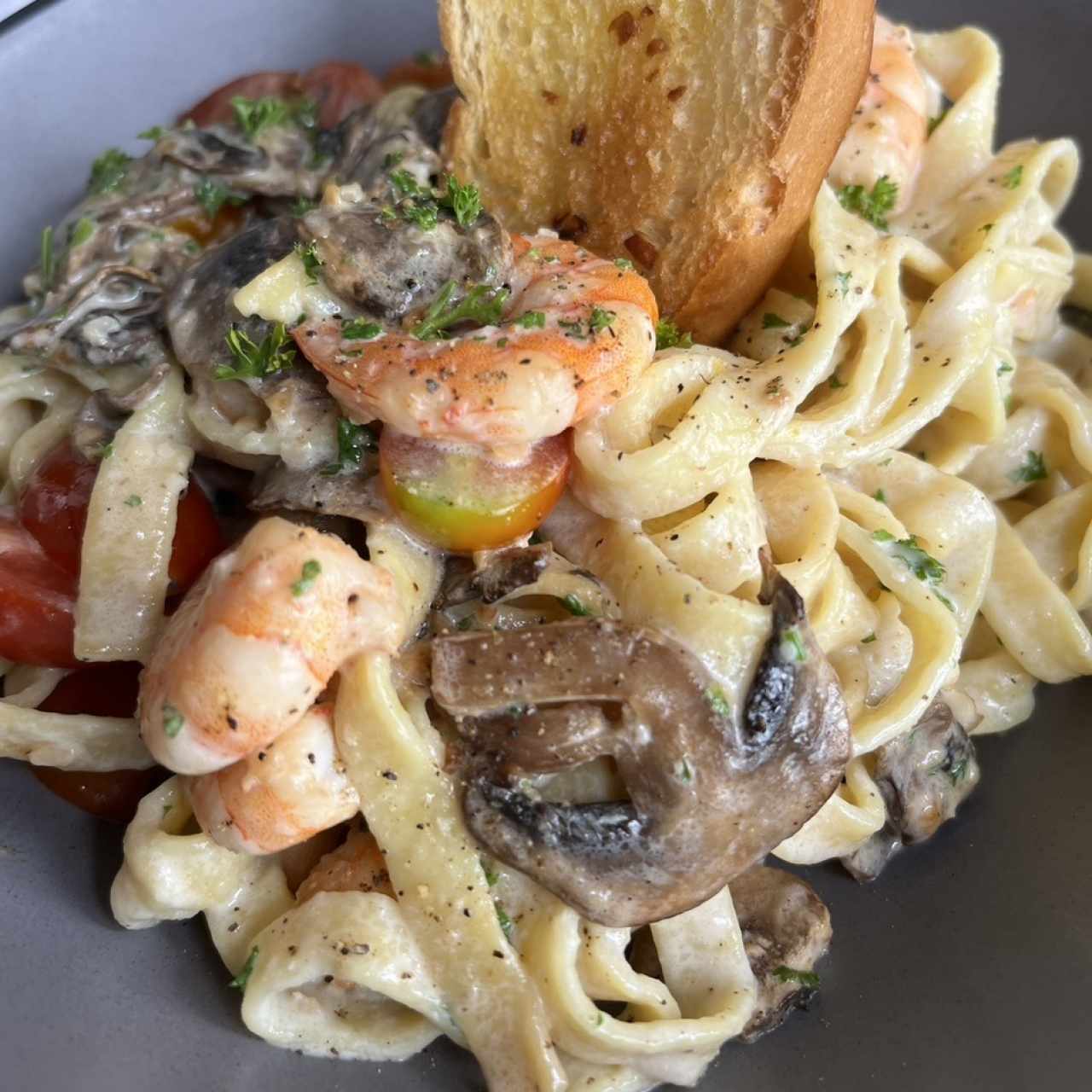 Pasta al oleo con camarones 