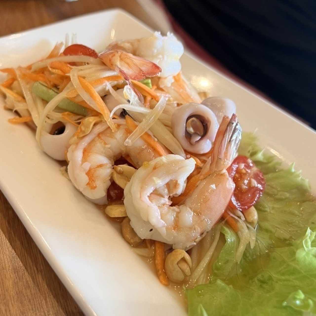 Ensalada de papaya con mixto de mariscos