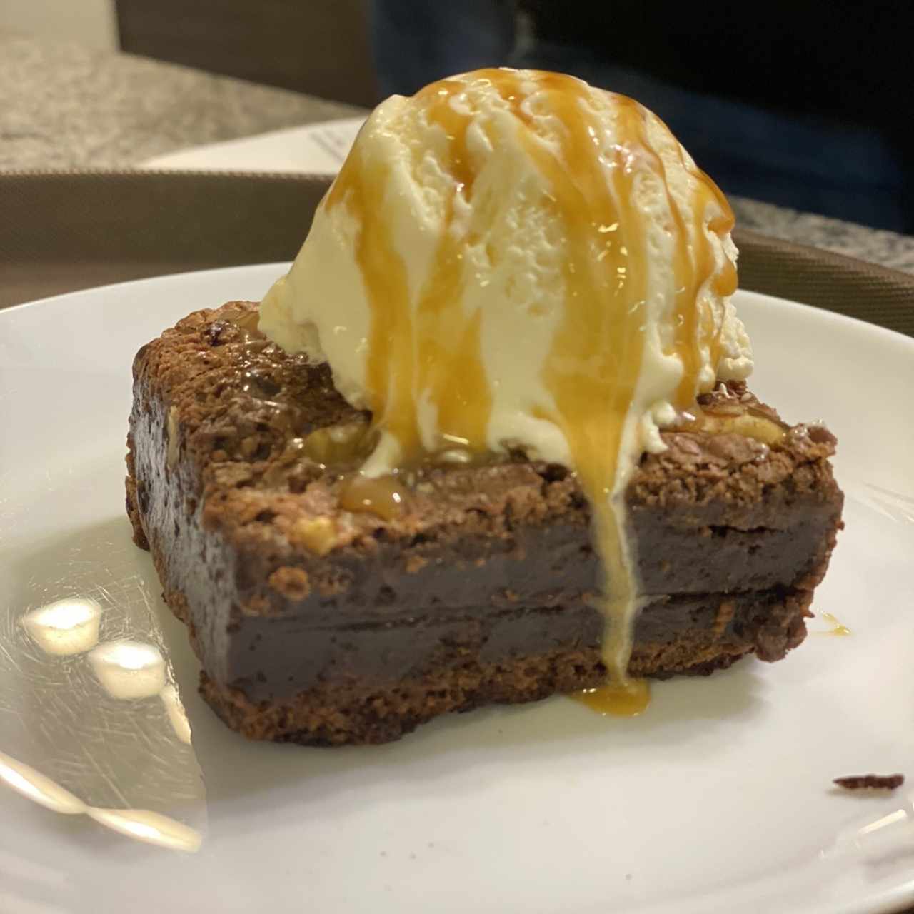 Brownie con helado